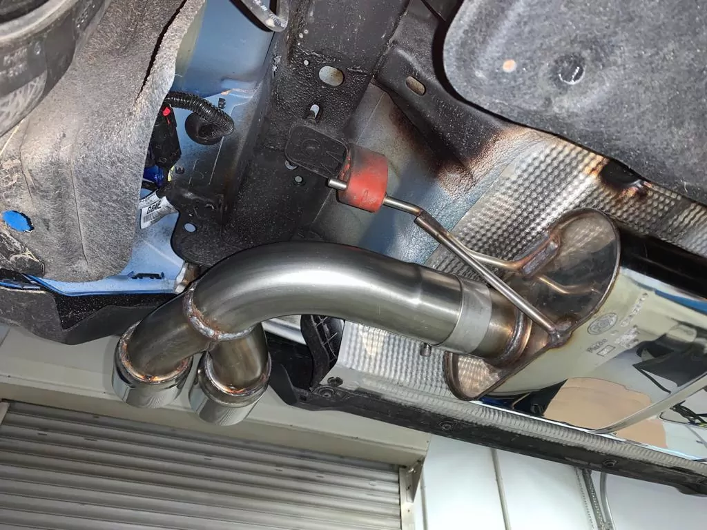 Ford Focus IV ST-Line - starre Hinterachse  Endschalldämpfer Ausgang rechts - 2x90 Typ 25