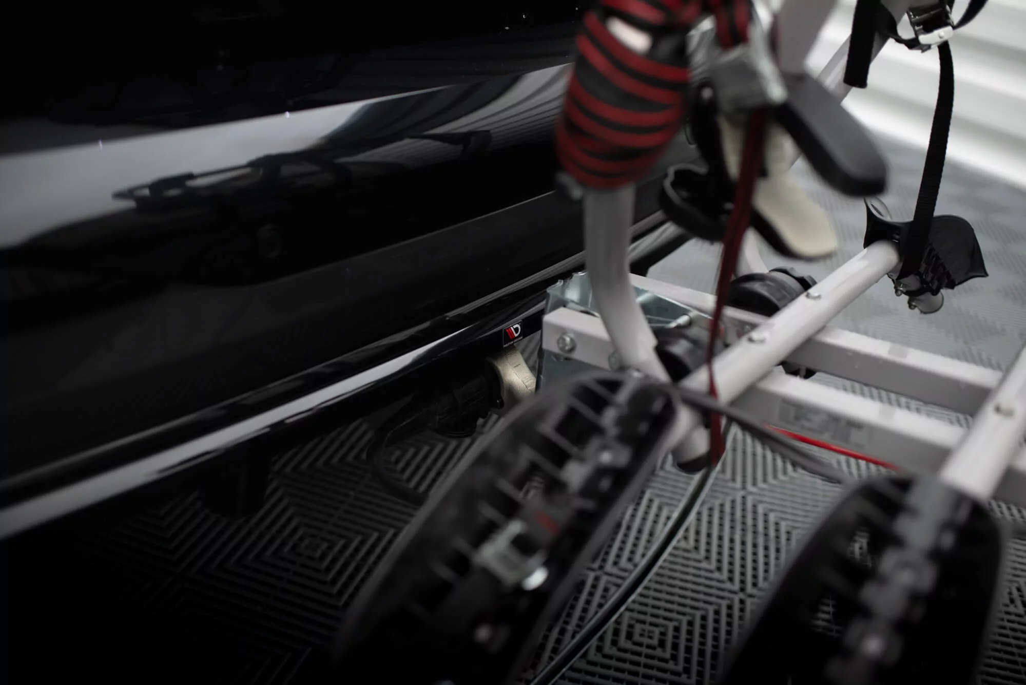 Hinten Splitter (mit Einem Vertikalem Balken) BMW X7 M-Paket G07 Facelift Schwarz Hochglanz