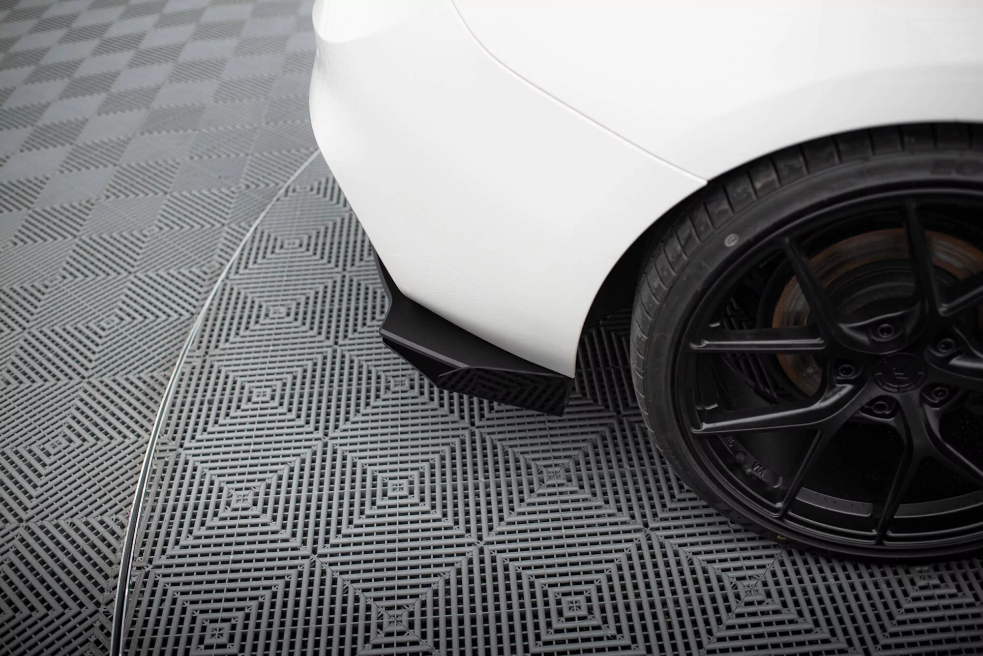 Robuste Racing Heck Ansatz Flaps Diffusor V.2 +Flaps Für BMW 1er F20 M-Paket Facelift / M140i  Schwarz Hochglanz