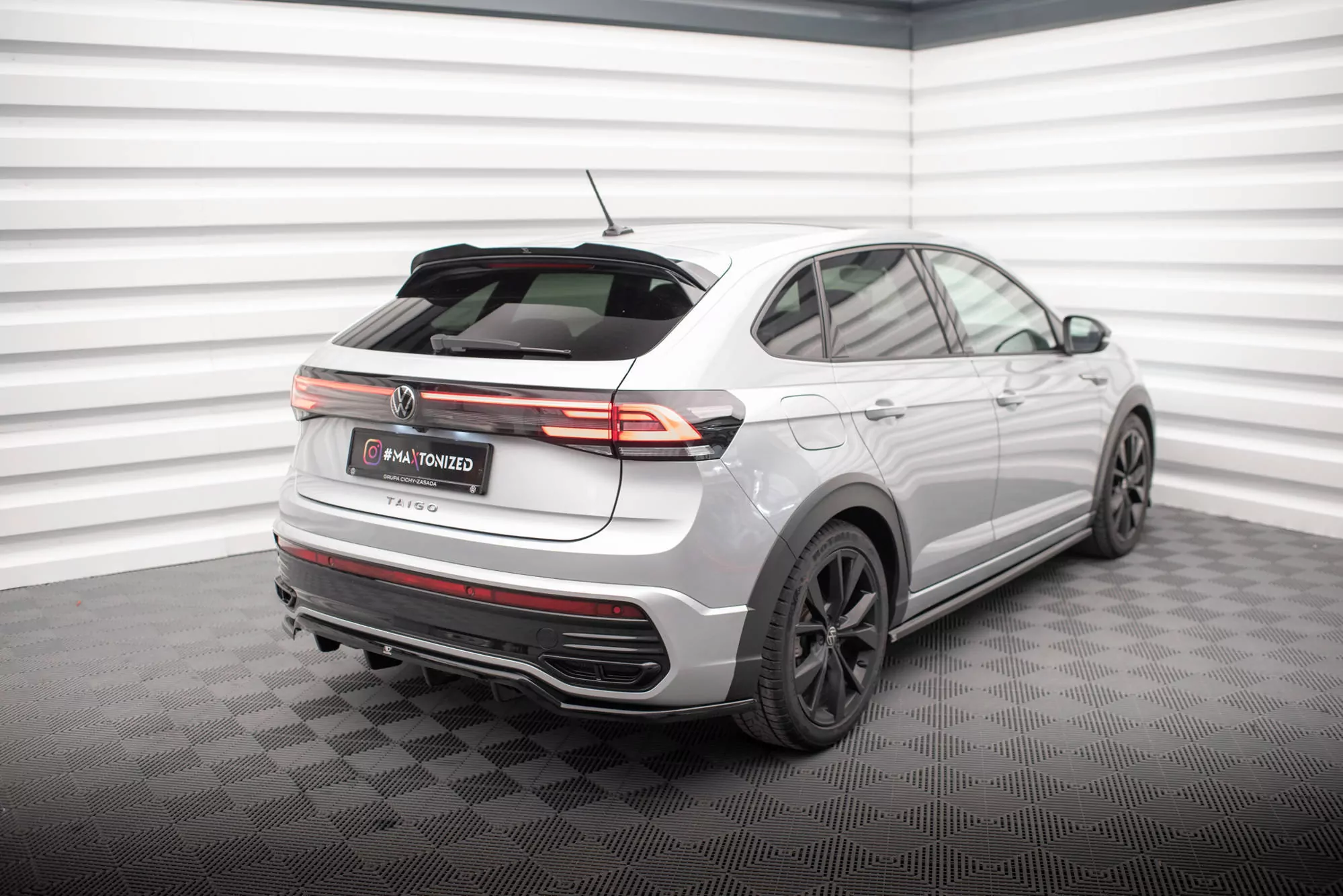 Spoiler CAP Für Volkswagen Taigo R-Line Mk1 Schwarz Hochglanz