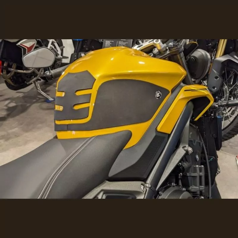 Eazi-Grip WRAP Tank Traction Pads Triumph Street Triple 765 2023-