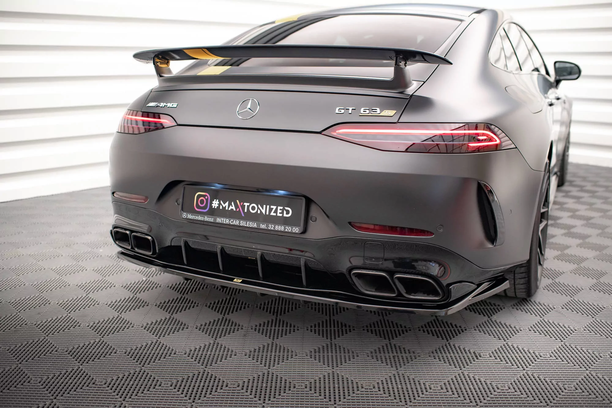 Hinten Splitter (mit Einem Vertikalem Balken) Mercedes-AMG GT 63S 4-Door Coupe Aero Schwarz Hochglanz