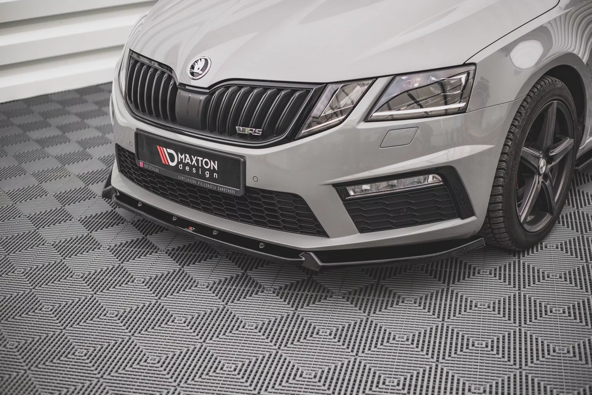 Front Ansatz V.2 Für Skoda Octavia RS Mk3 Facelift Schwarz Hochglanz