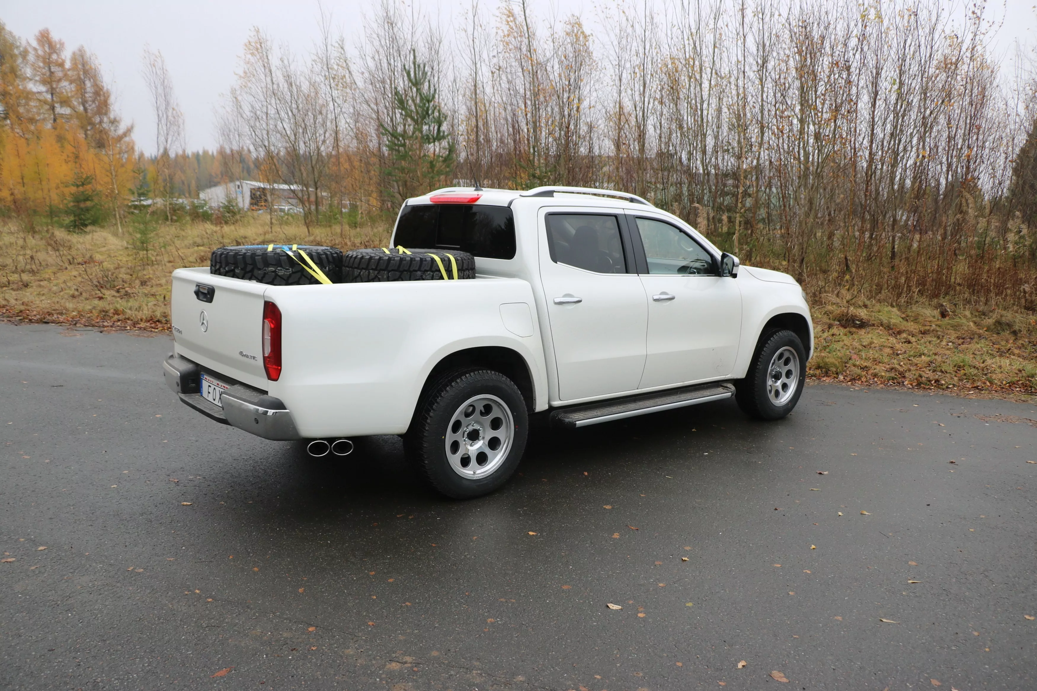 Mercedes X-Klasse 4matic  Endrohrsystem Ausgang rechts am Fahrzeug - 2x115x85 Typ 38 rechts