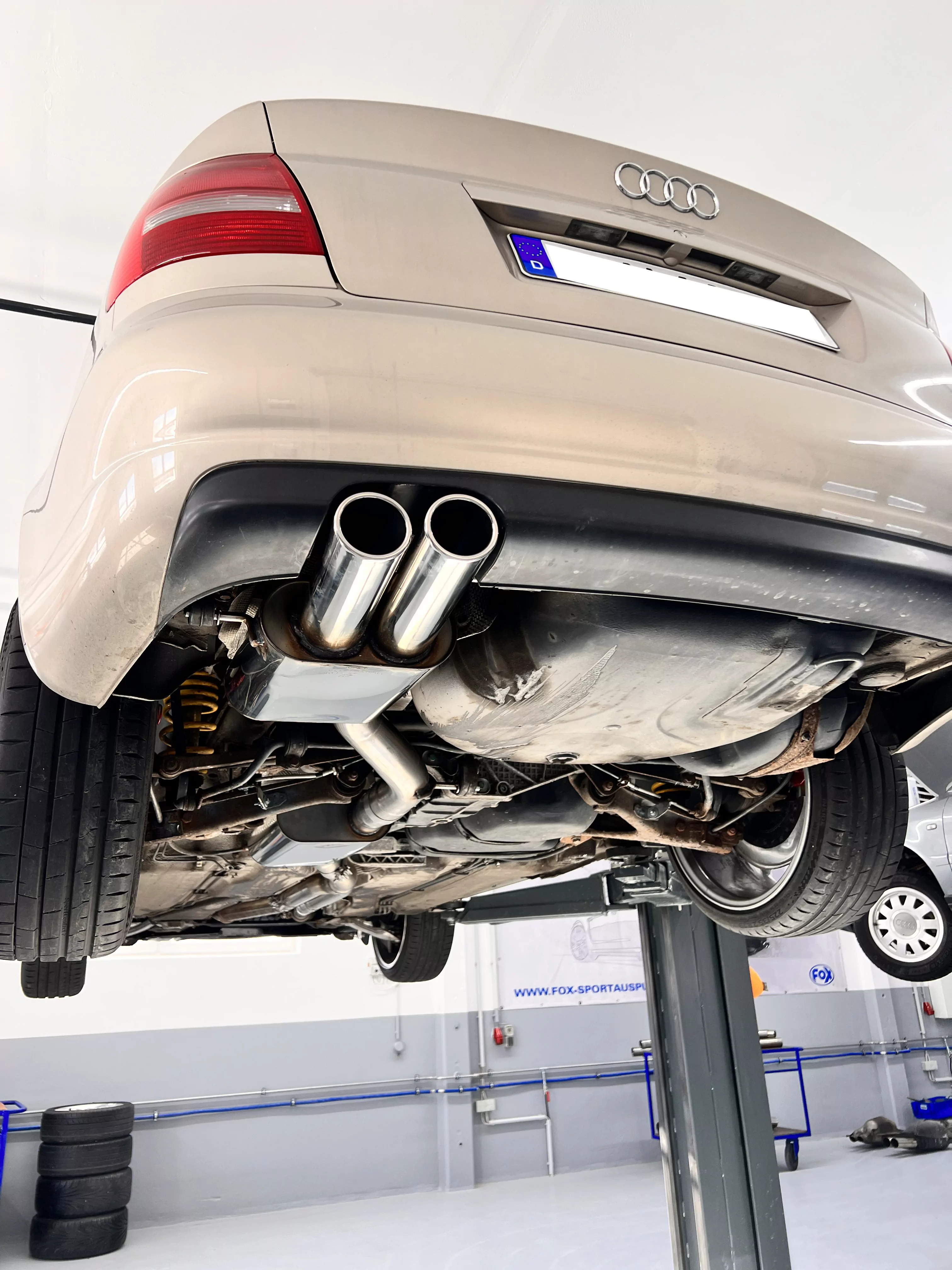 Audi S4 B5  Endschalldämpfer - 2x88x74 Typ 32 seitlich versetzt