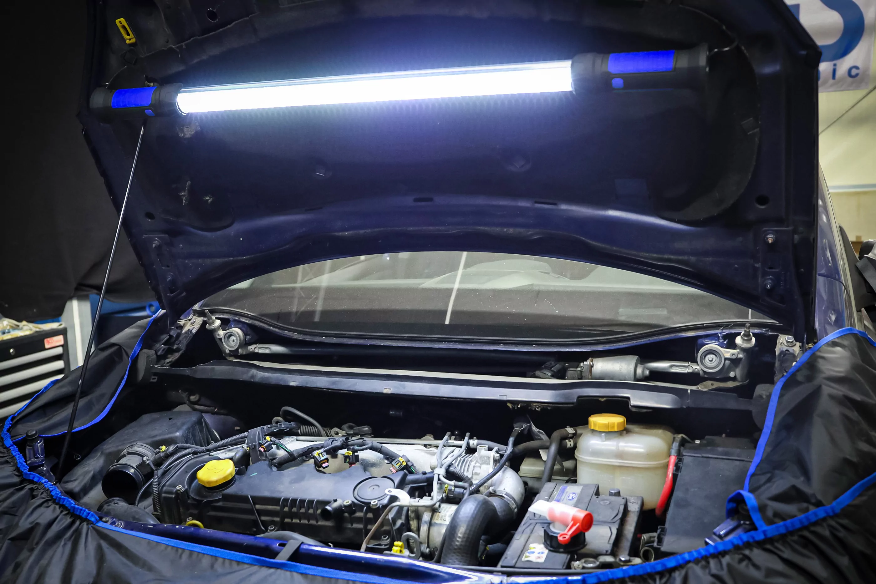 LED-Motorhauben-Leuchte mit Akku