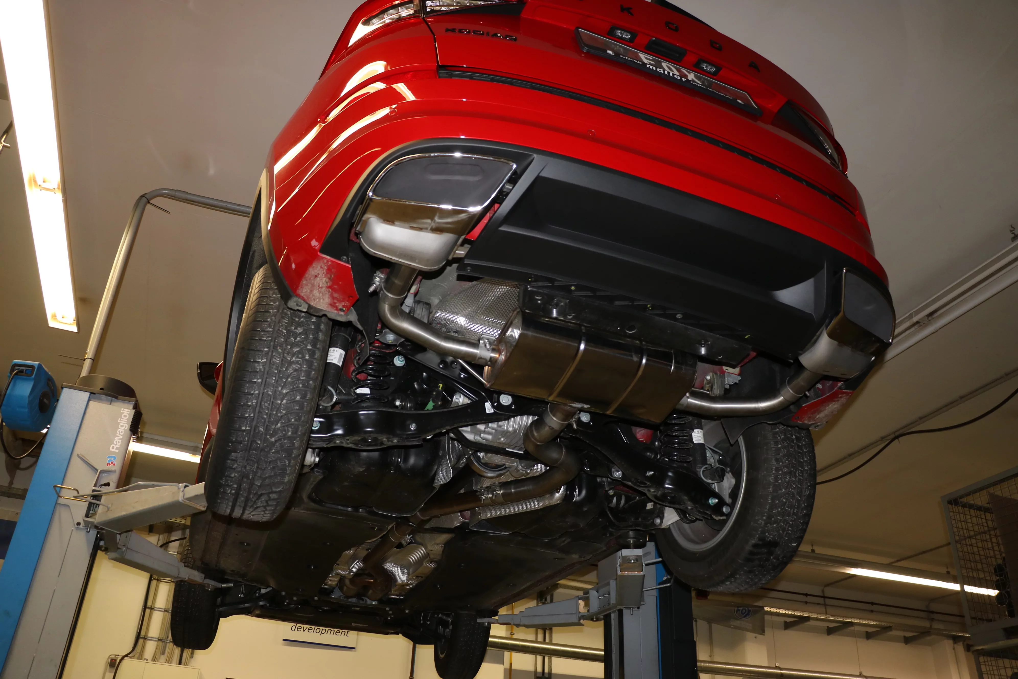 Skoda Kodiaq 4x4 mit RS-Optik  Endschalldämpfer Ausgang rechts/links