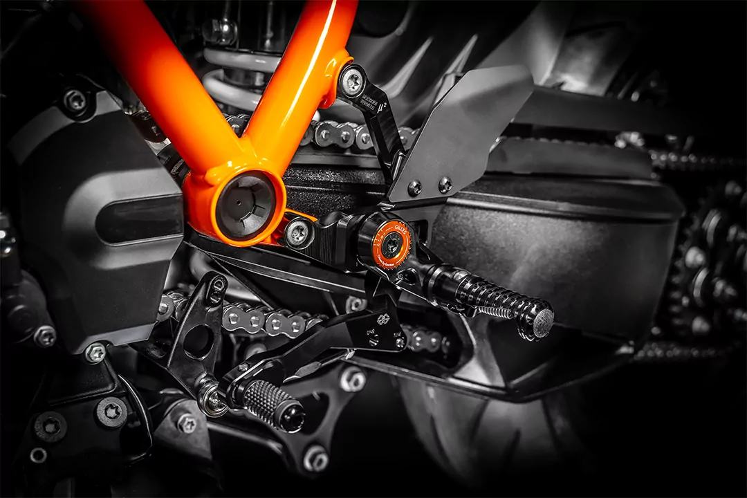 GILLES MUE2 Fußrastenanlage für KTM 1290 Super Duke R ab 2020- 1390 Super Duke R 2023-