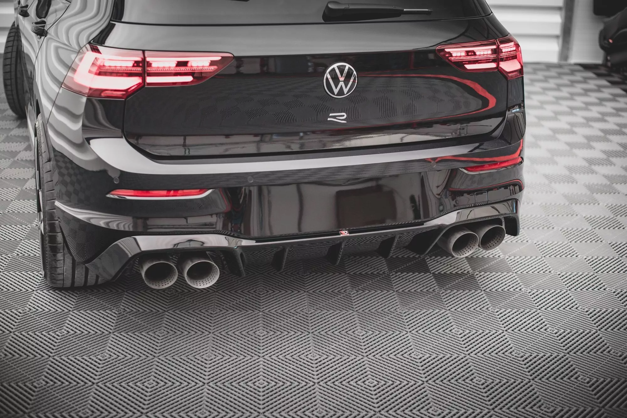 Diffusor Heck Ansatz V.1 Für Volkswagen Golf R Mk8 Schwarz Hochglanz