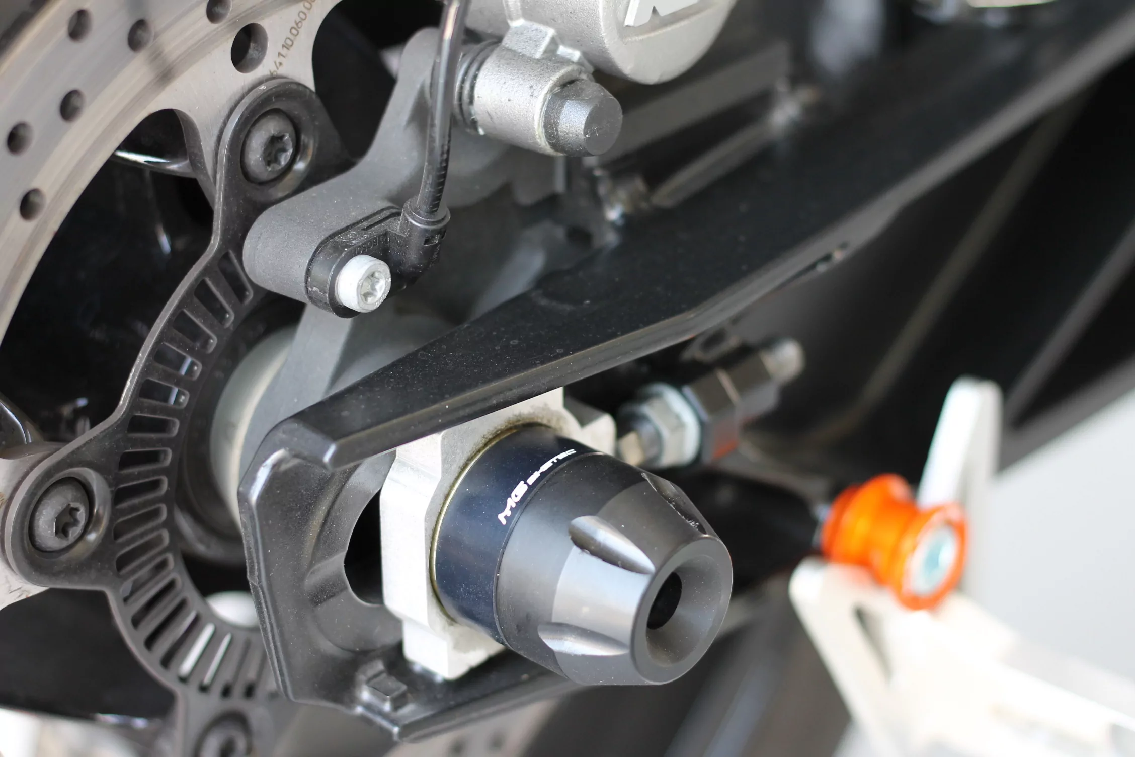 MG Biketec Sturzprotektoren / Protektor - Schwinge für KTM 790 Duke ab 2018-2020