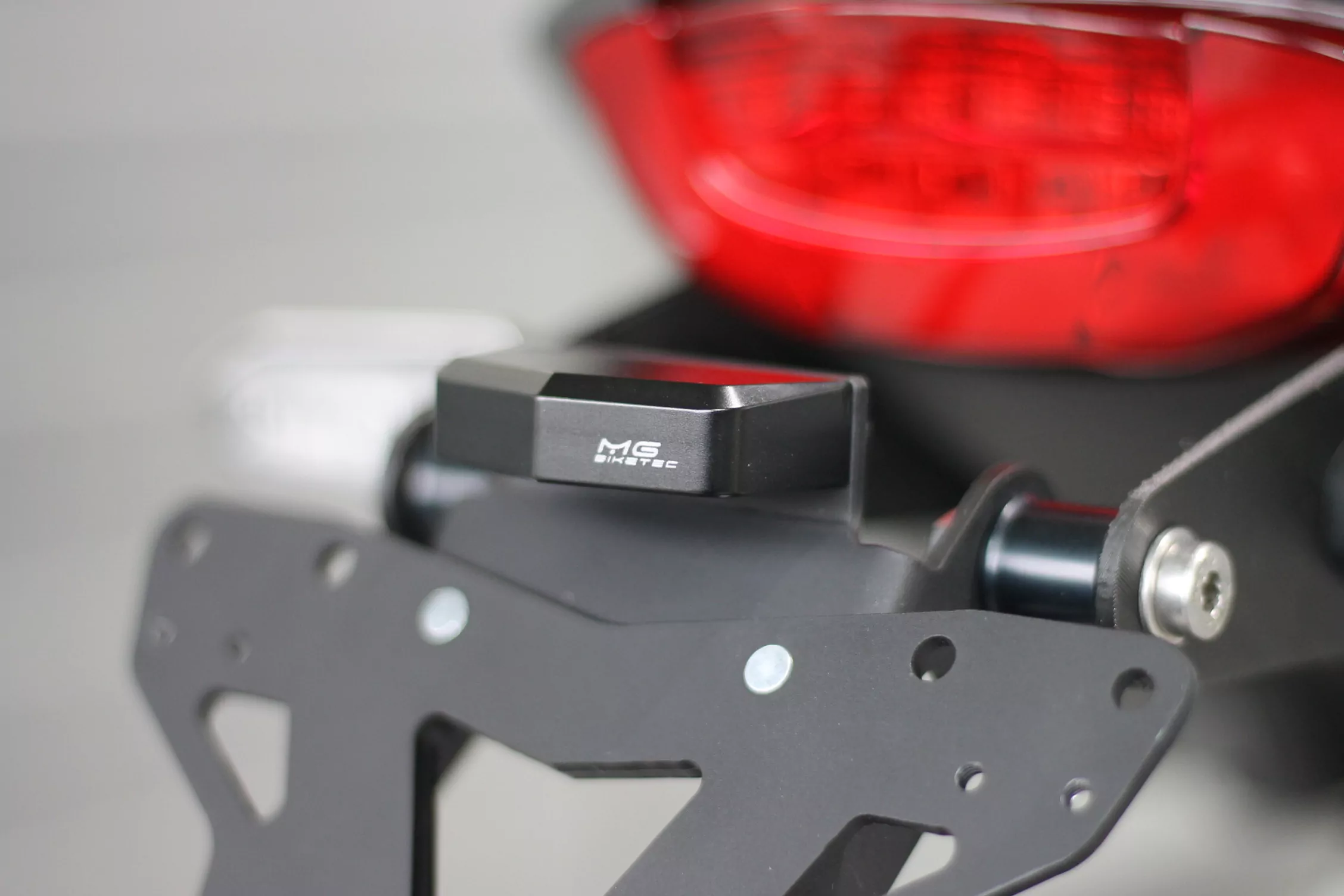 MG Biketec Kennzeichenhalter für Honda CB 650 R ab 2021 bis 2023