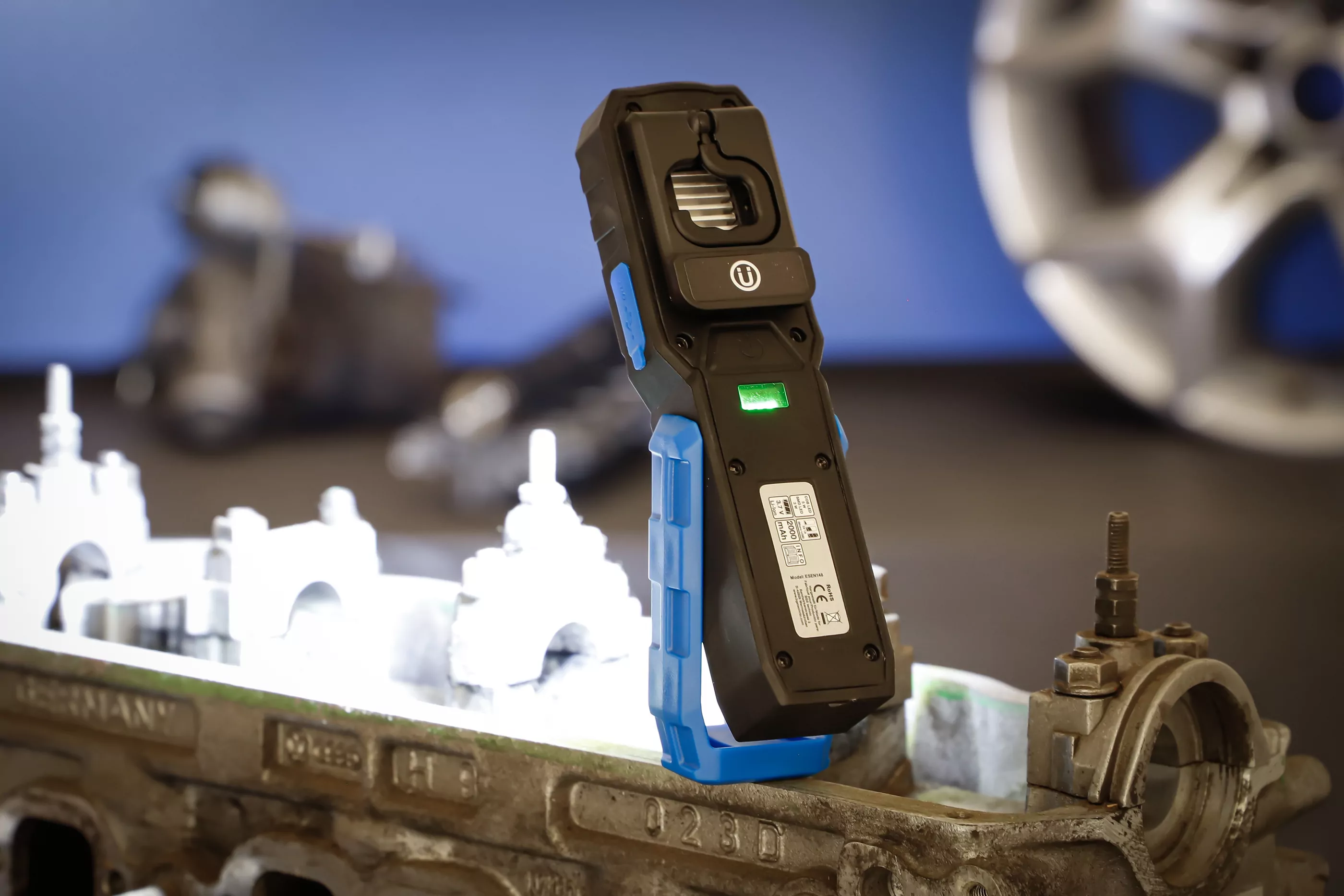 COB-LED-Werkstattleuchte mit Magnet und Haken | klappbar