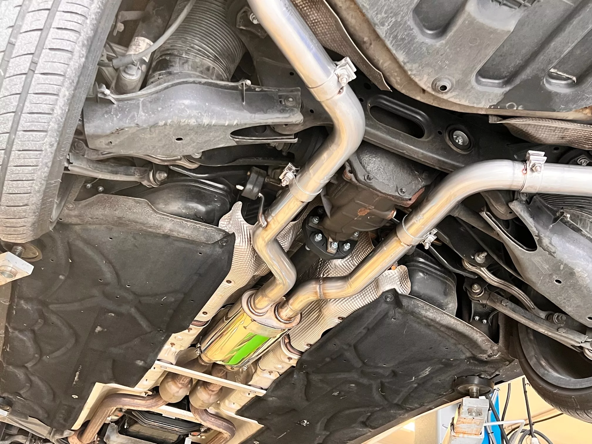 Mercedes E-Klasse 212 - 5,5l 285kW  Vorschalldämpfer