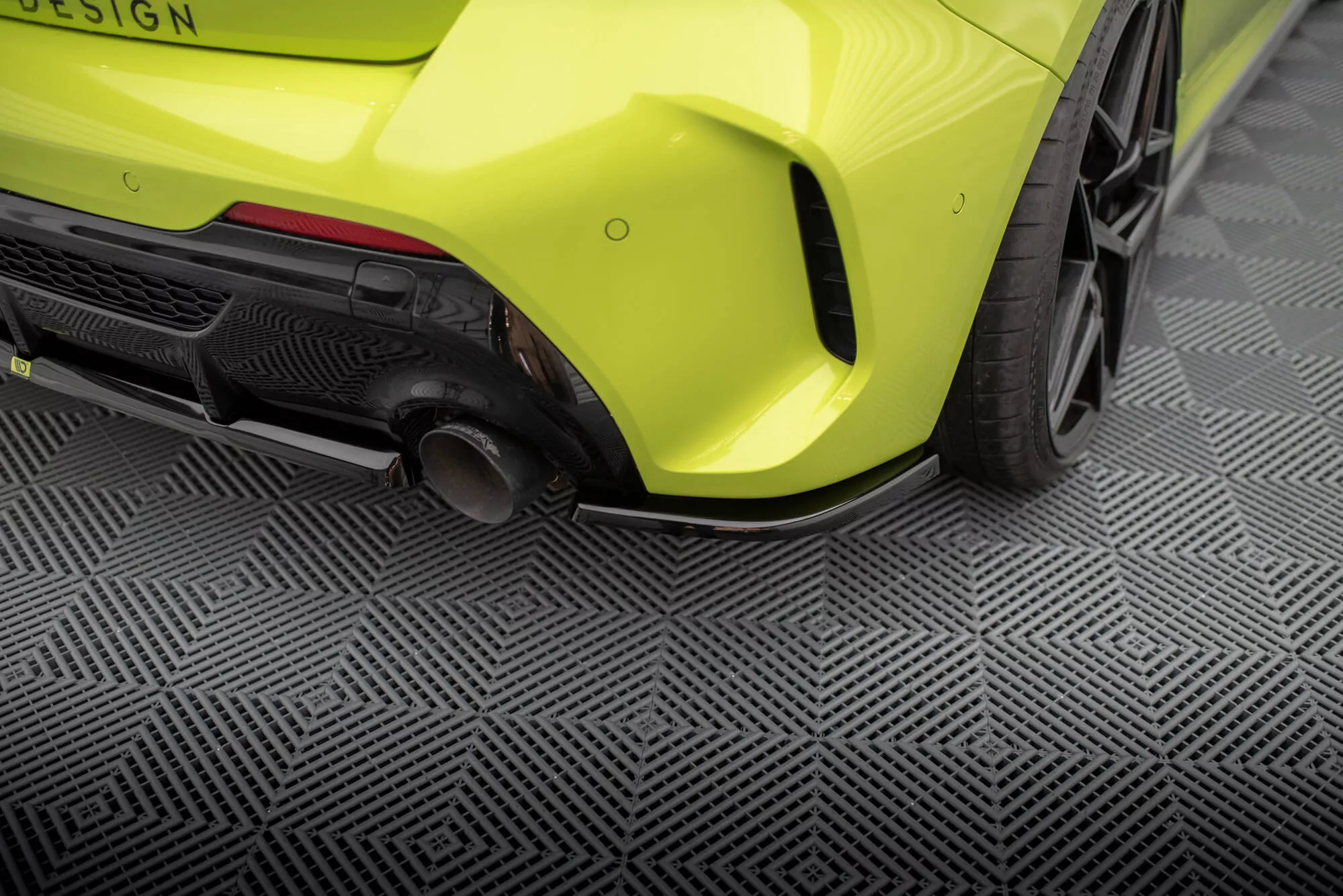 Heck Ansatz Flaps Diffusor V.7 Für BMW 1er M-Paket / M135i F40 Schwarz Hochglanz