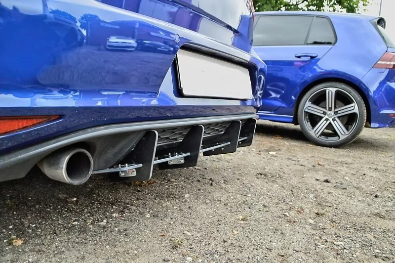 Gefräster Heckansatz mit Finnen für VW Golf 7 GTI + GTD