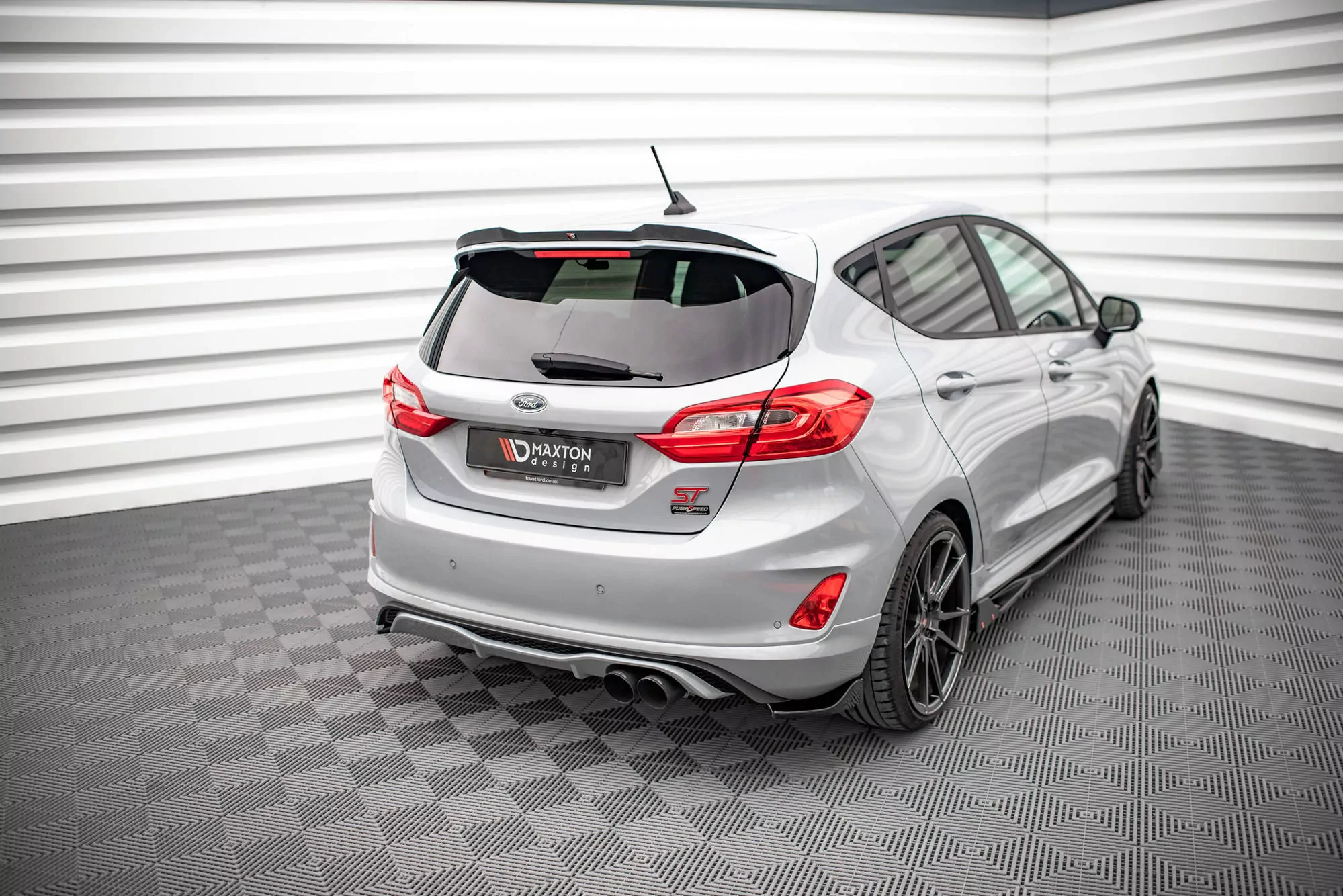 Heck Ansatz Flaps Diffusor V.1 Für Ford Fiesta ST Mk8 Schwarz Hochglanz