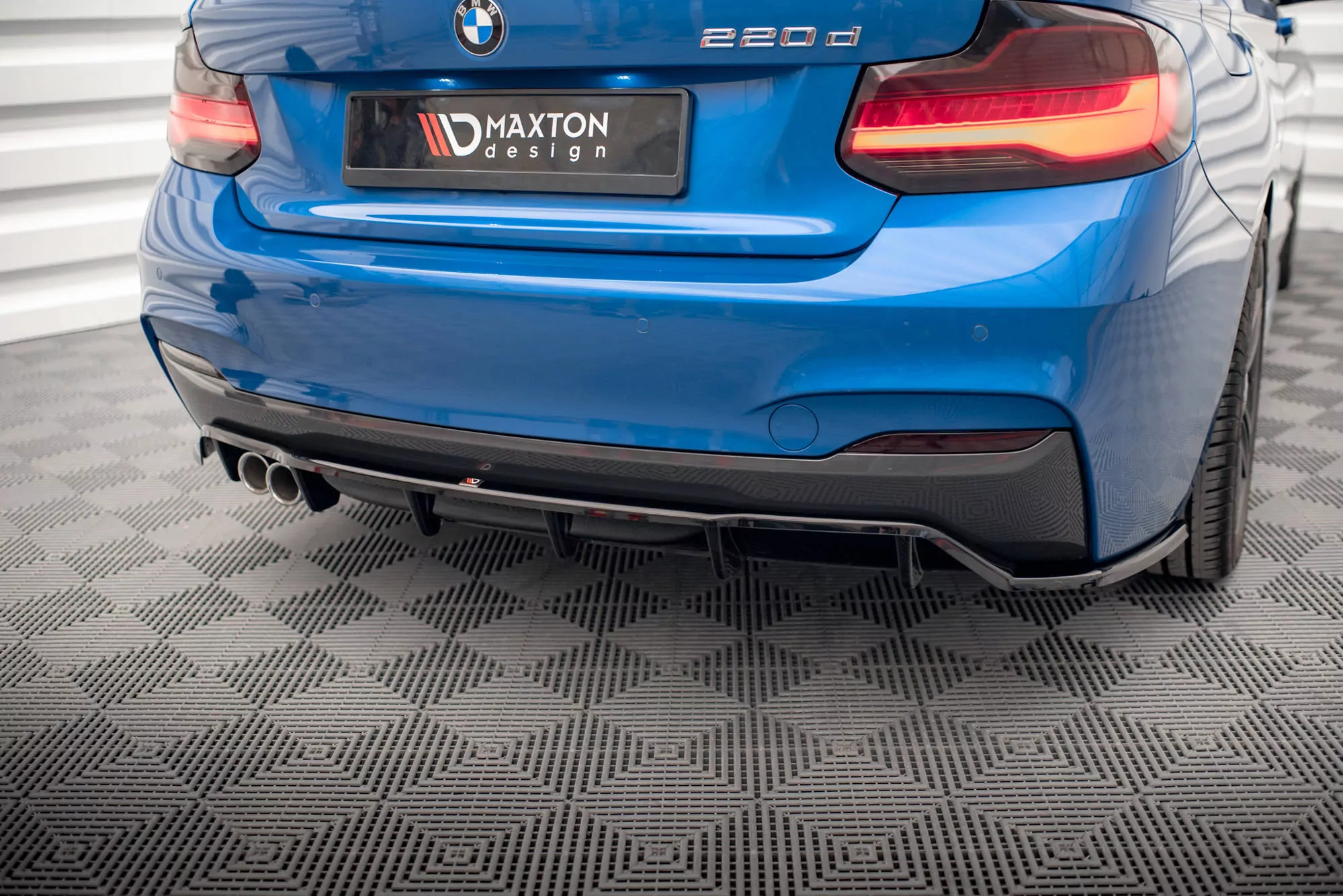 Hinten Splitter (mit Einem Vertikalem Balken) BMW 2 M-Paket F22 Schwarz Hochglanz