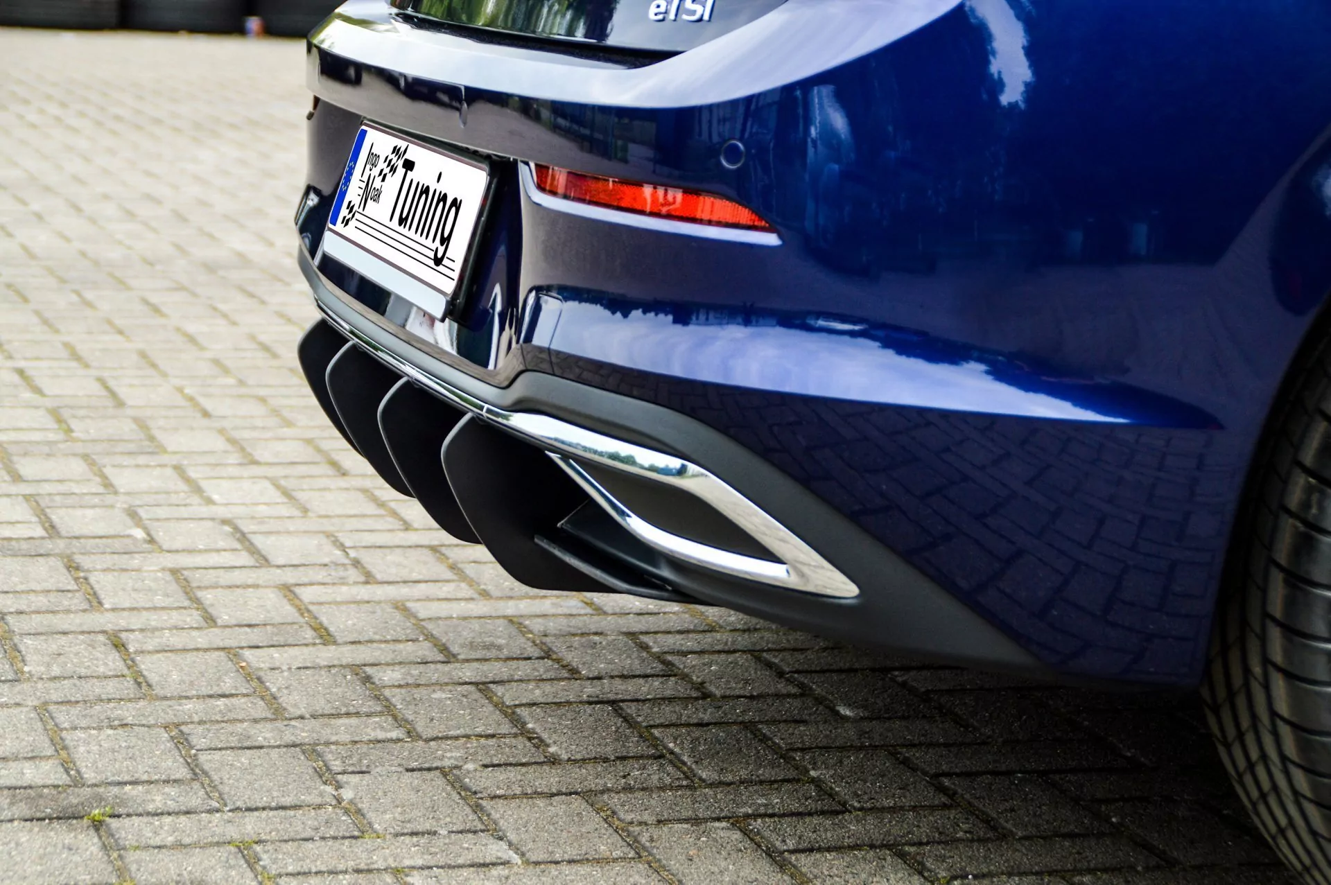 Gefräster Heckansatz mit Finnen für VW Golf 8 ab