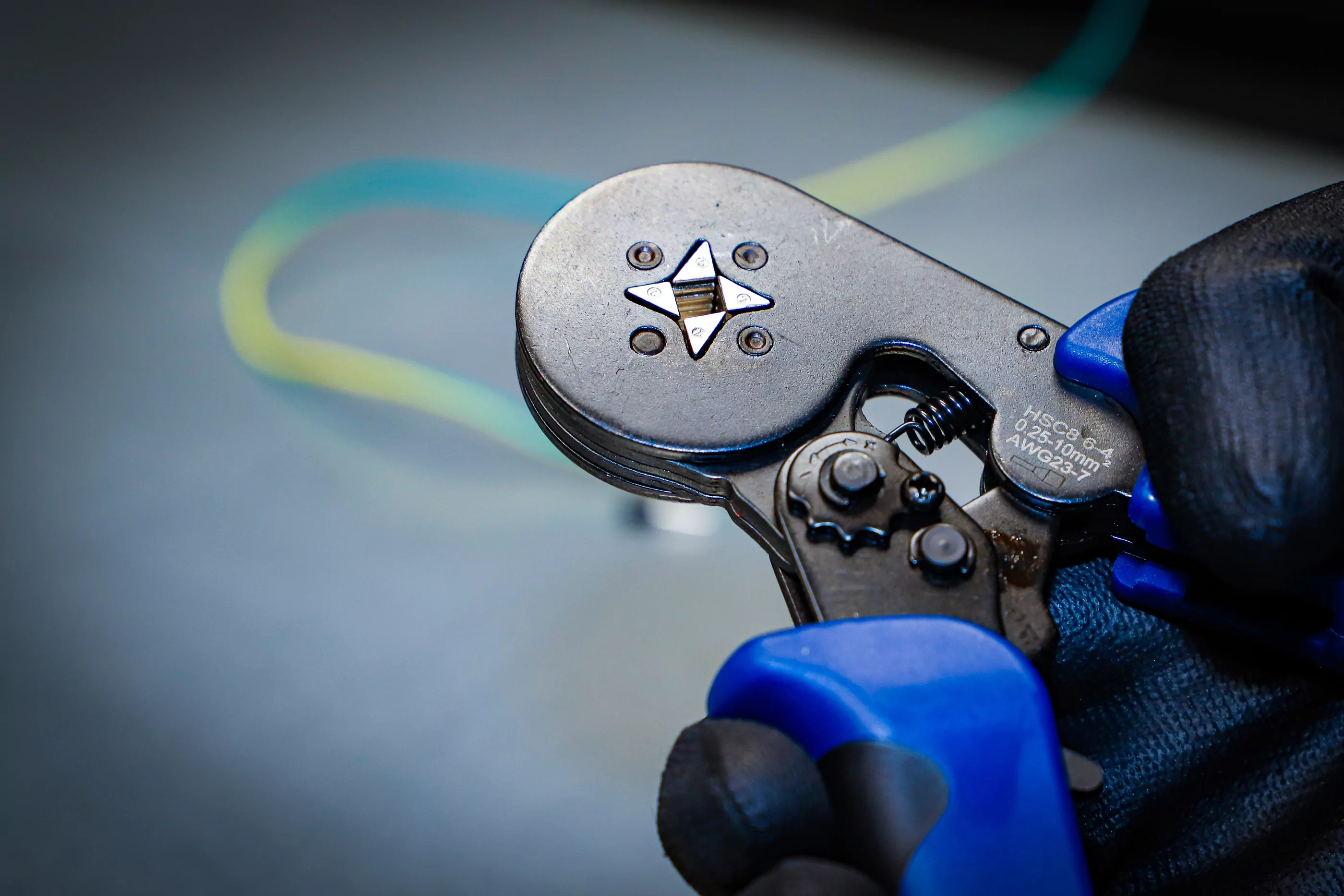 Crimpzange für Aderendhülsen 0,25 - 10 mm² | mit Aderendhülsen-Sortiment 0,5 - 10 mm²