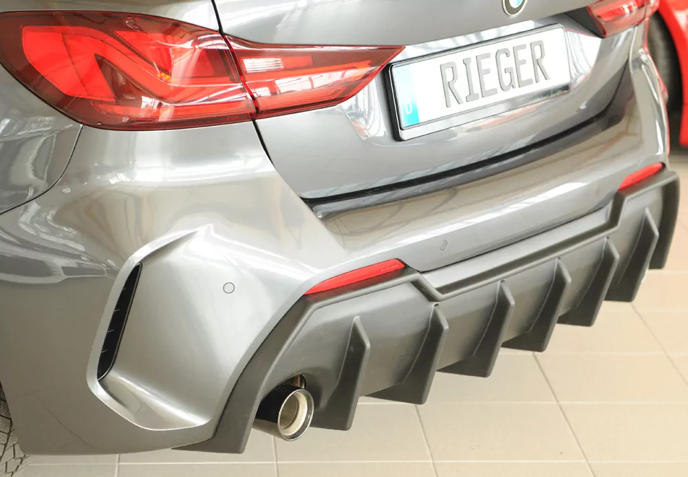 Rieger Heckeinsatz matt schwarz für BMW 1er F40  (F1H) Schrägheck / 4-tür. 07.19-