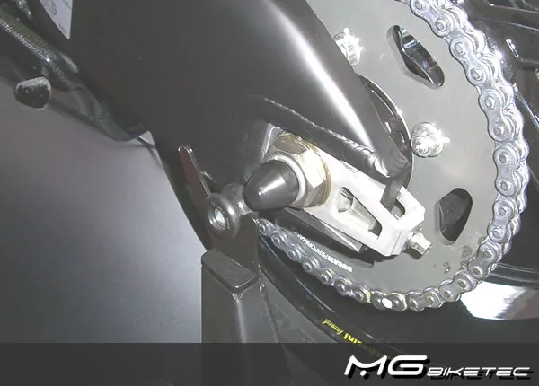MG Biketec Sturzprotektoren / Protektor - Schwinge für Ducati Desmosedici 16RR ab 2008