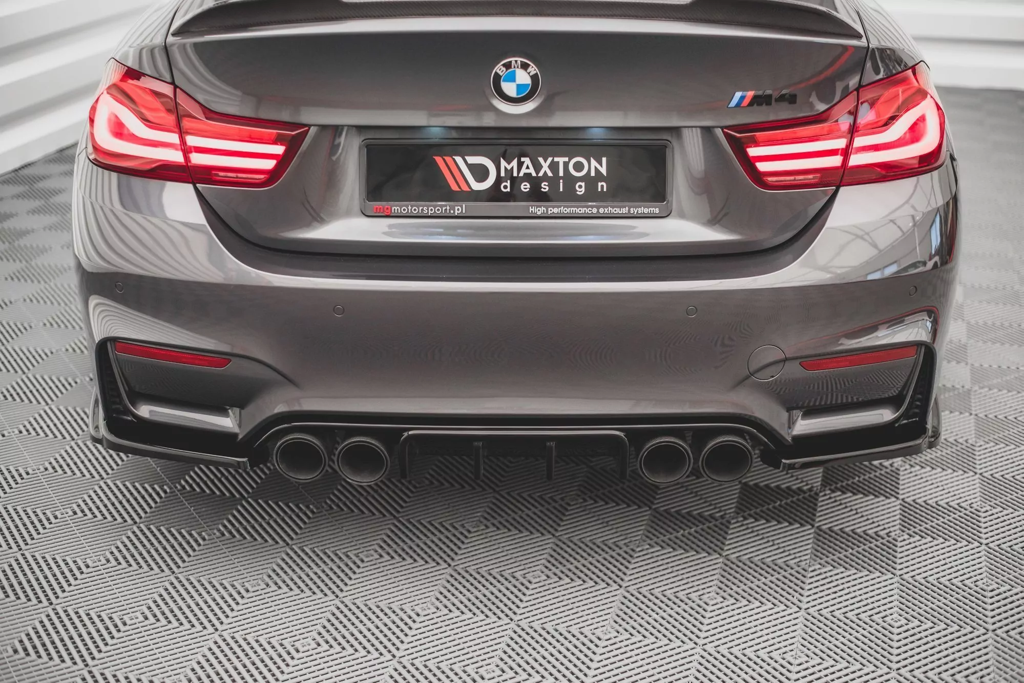 Heck Ansatz Flaps Diffusor V.2 Für BMW M4 F82 Schwarz Hochglanz