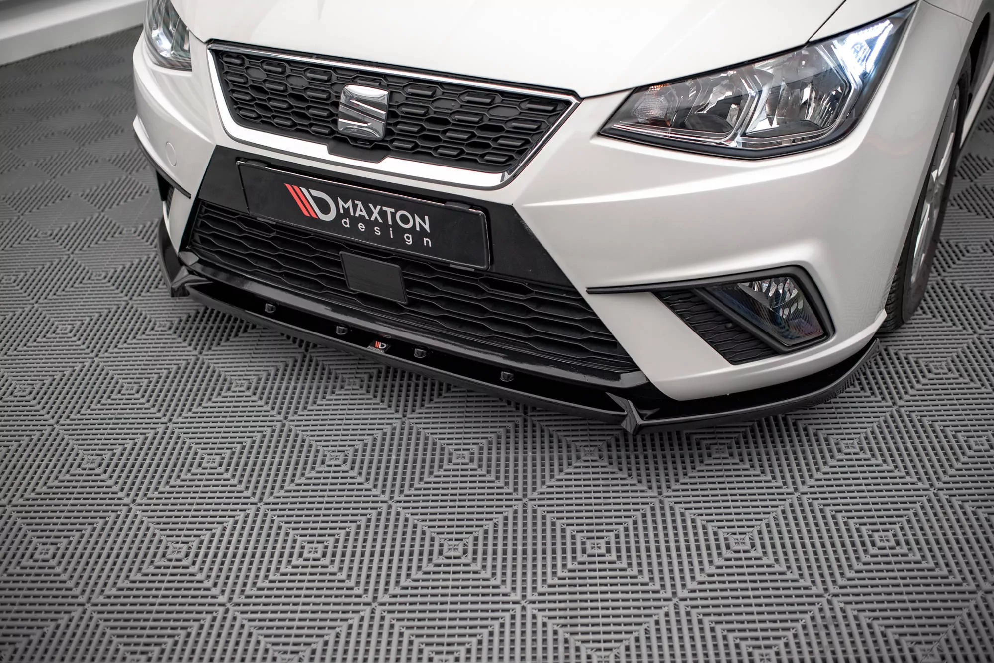 Front Ansatz V.1 Für Seat Ibiza FR/ Standard Mk5 Schwarz Hochglanz