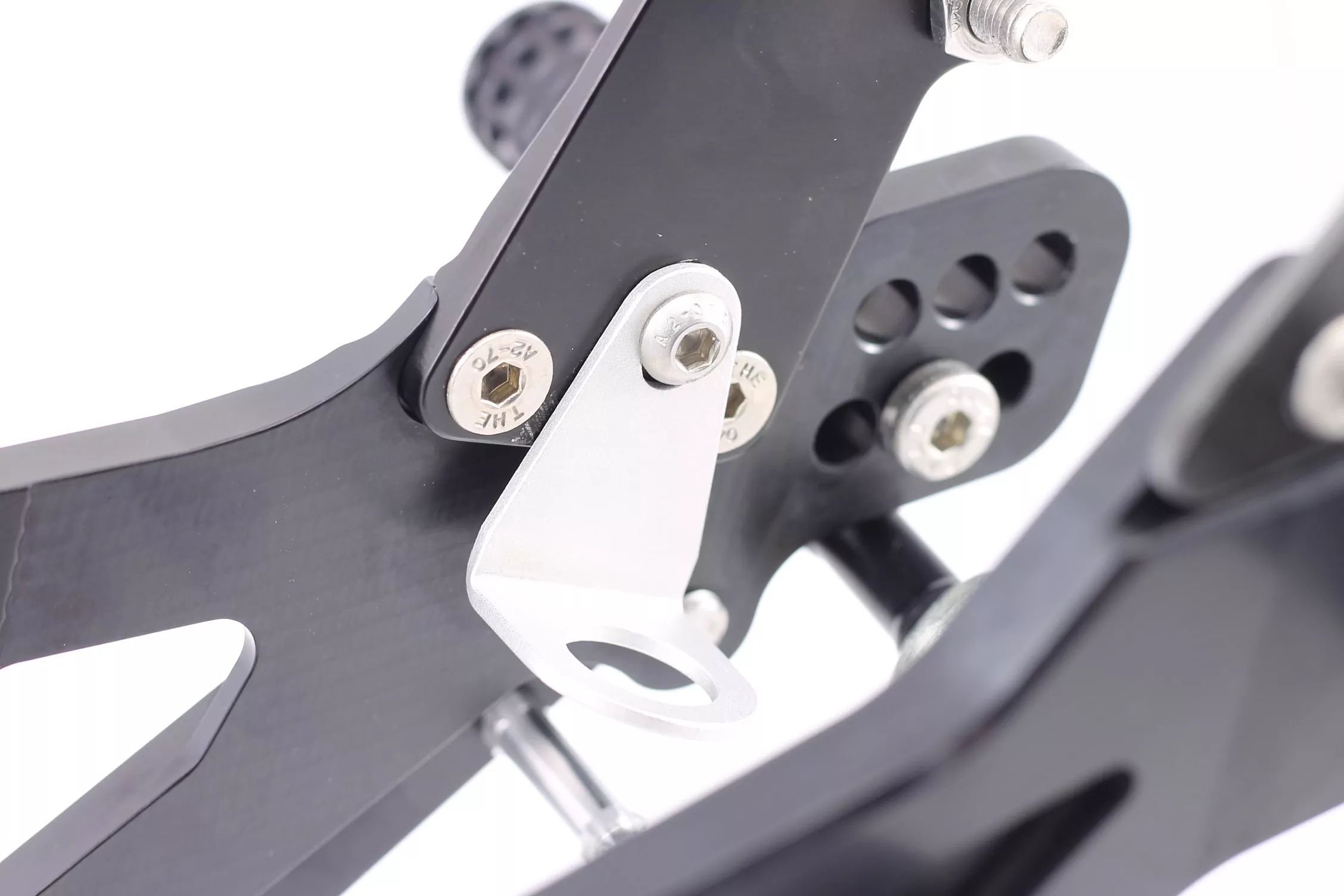 MG Biketec Sportfussrastenanlage / Rastenanlage / Fußrastenanlage mit ABE, gültig in D - A - CH für Yamaha YZF-R3 ab 2017