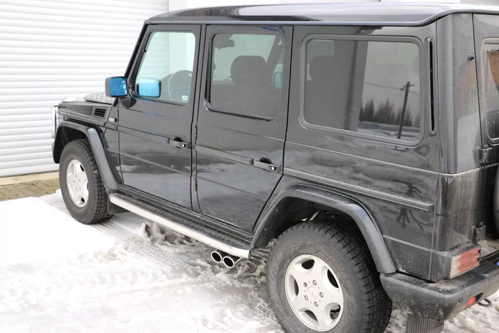 Mercedes G-Klasse G500 - 463 (mit Trittbrett)  Endschalldämpfer Ausgang seitlich - 2x115x85 Typ 38 (2x nach links abgeschrägt)