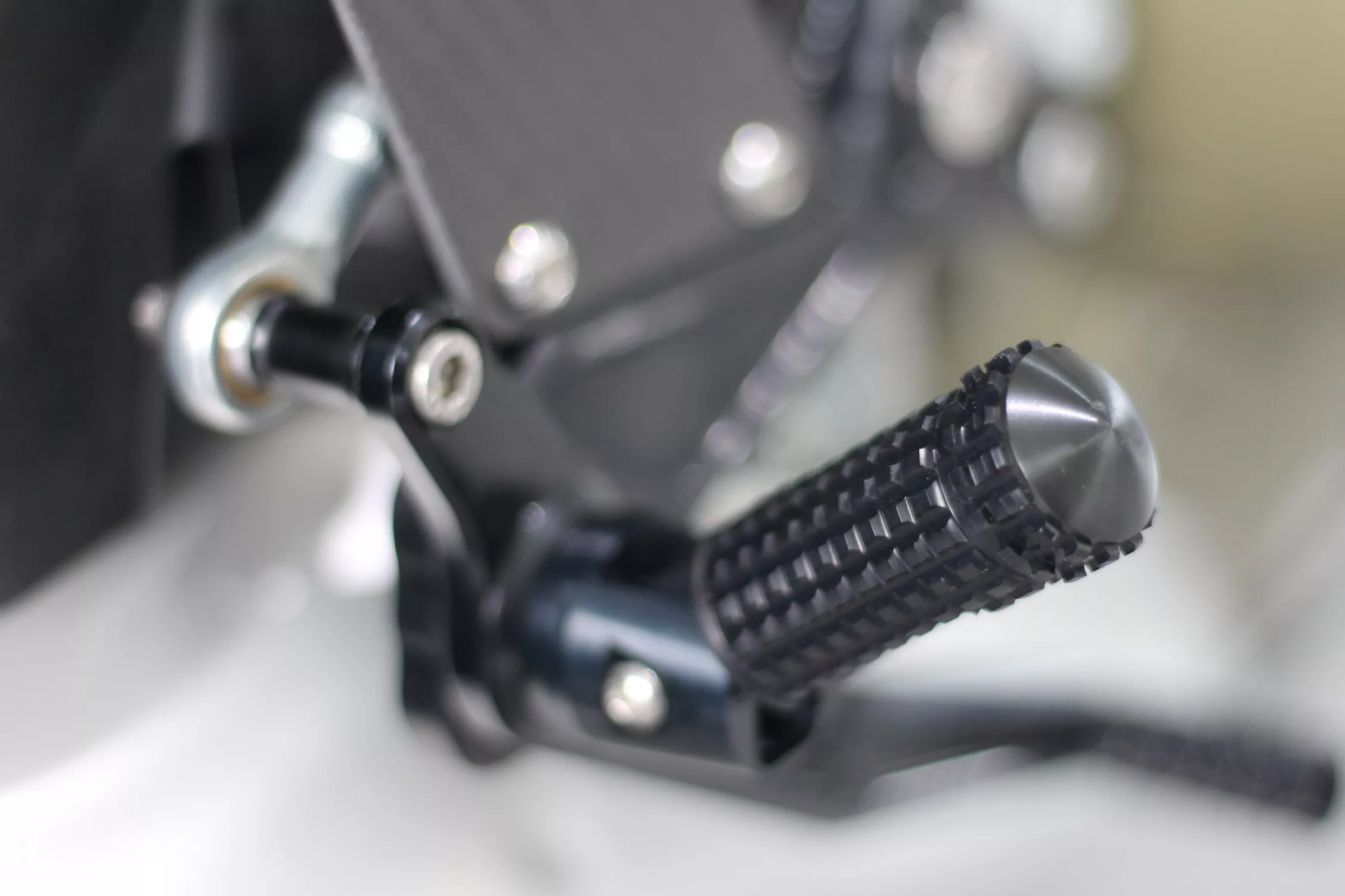 MG Biketec Sportfussrastenanlage / Rastenanlage / Fußrastenanlage mit ABE, gültig in D - A - CH für Ducati Streetfighter V4 / V4 S ab 2020