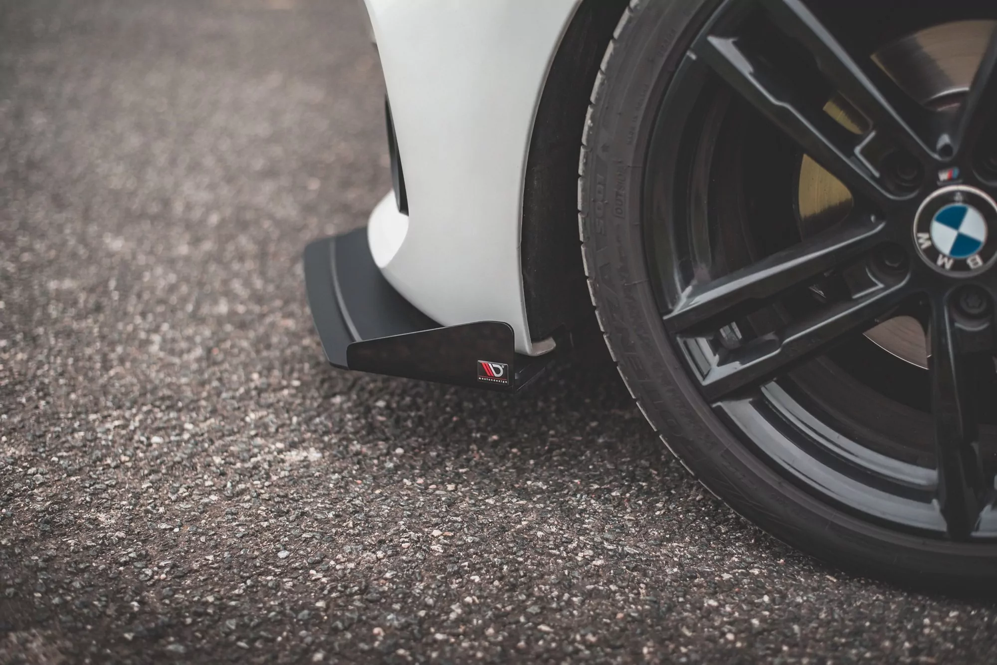 Robuste Racing Front Ansatz V.3 Für Passend +Flaps Für BMW 1er F20 M-Paket Facelift / M140i  Schwarz Hochglanz