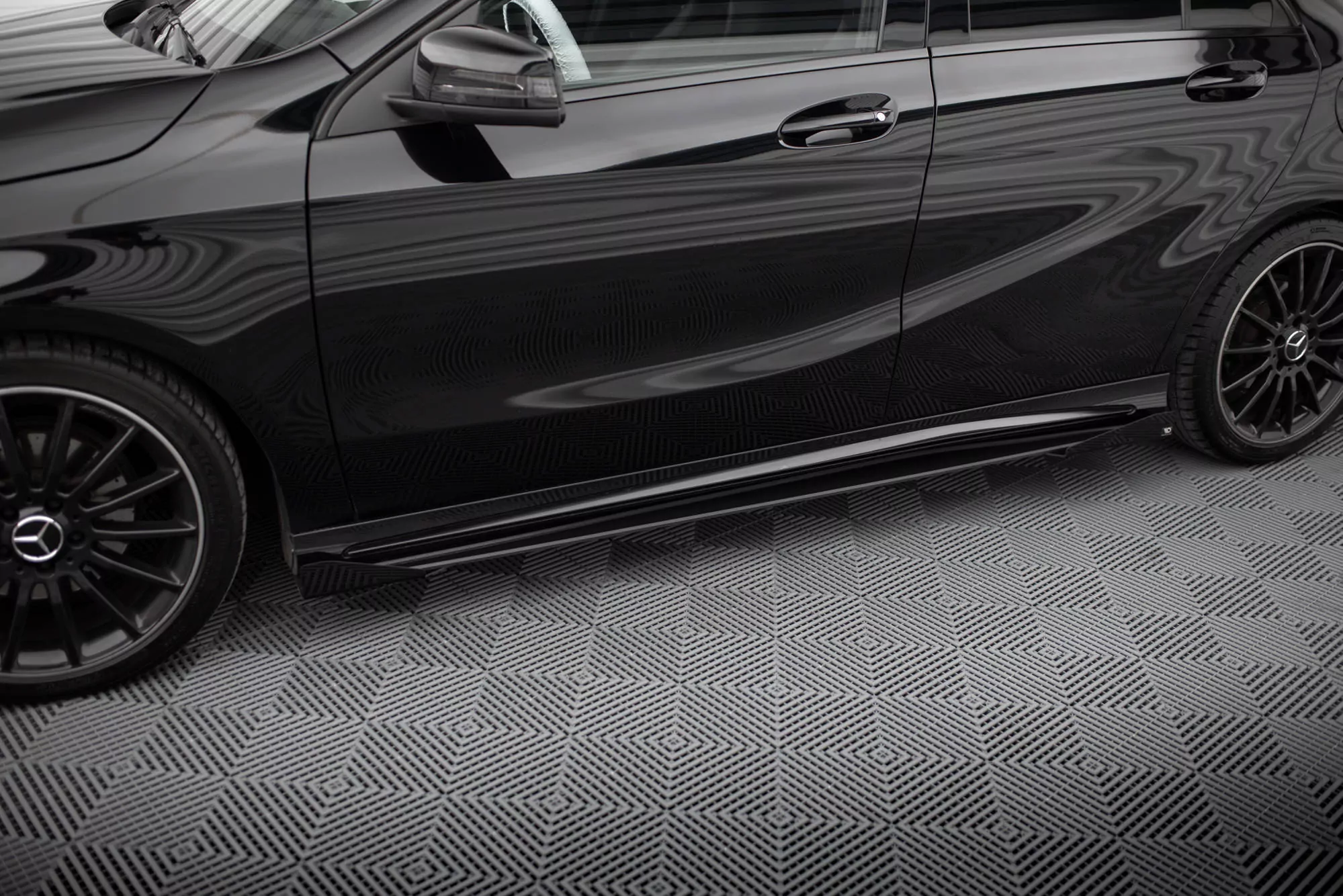 Street Pro Seitenschweller Ansatz Für + Flaps Mercedes-Benz A AMG-Line W176 Facelift Schwarz Hochglanz