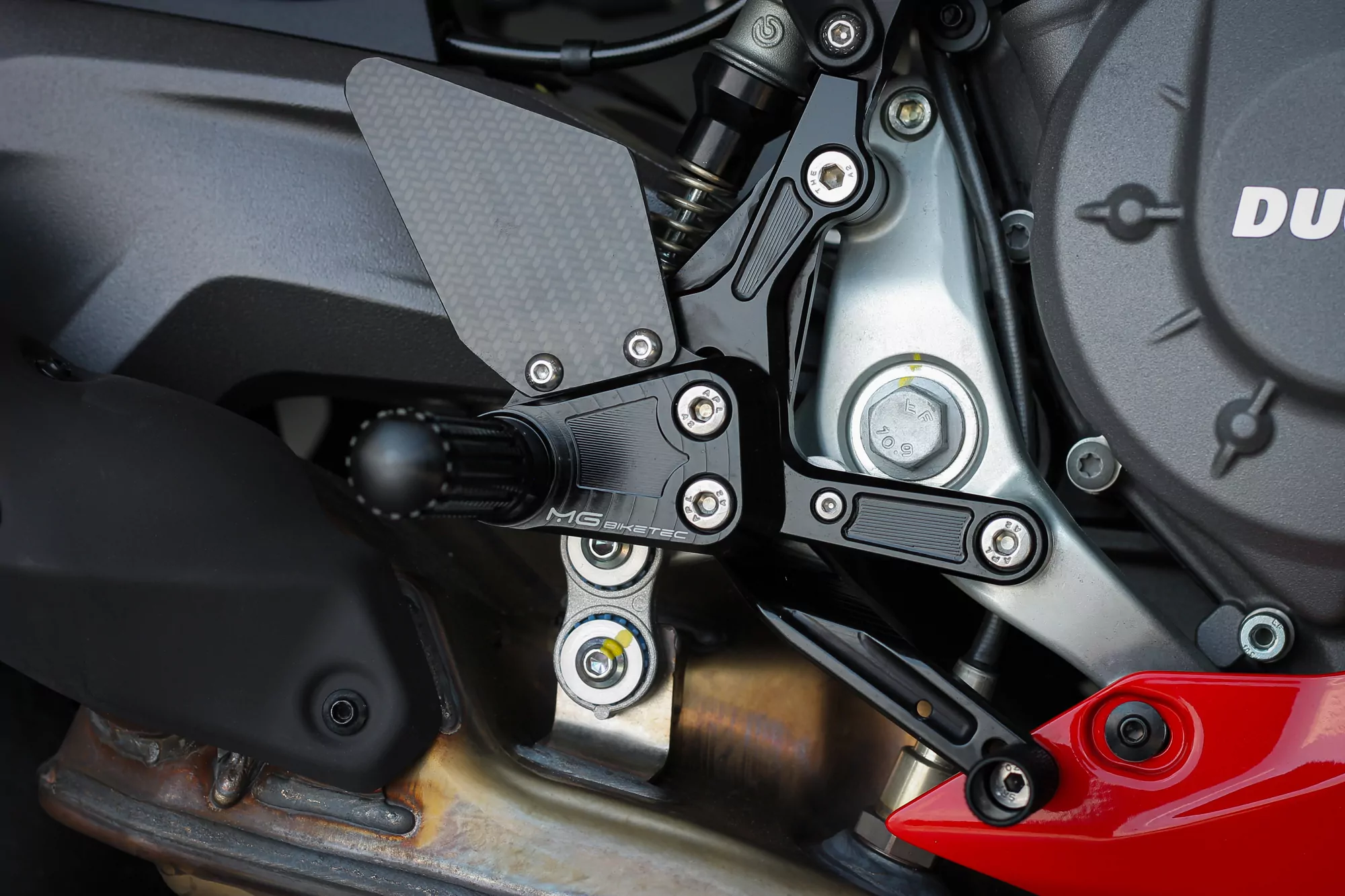 MG Biketec Sportfussrastenanlage / Rastenanlage / Fußrastenanlage mit ABE, gültig in D - A - CH für Ducati Panigale V2 / V2S ab 2025