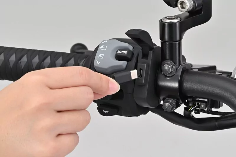 DAYTONA Slim USB Type-C Power Supply Aluminium - Handlebars Ø22,2/25,4