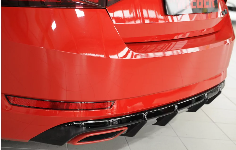 Rieger Heckeinsatz für Skoda Superb III (3T/3V) - Lim. 08.19- (ab Facelift 2) schwarz glanz