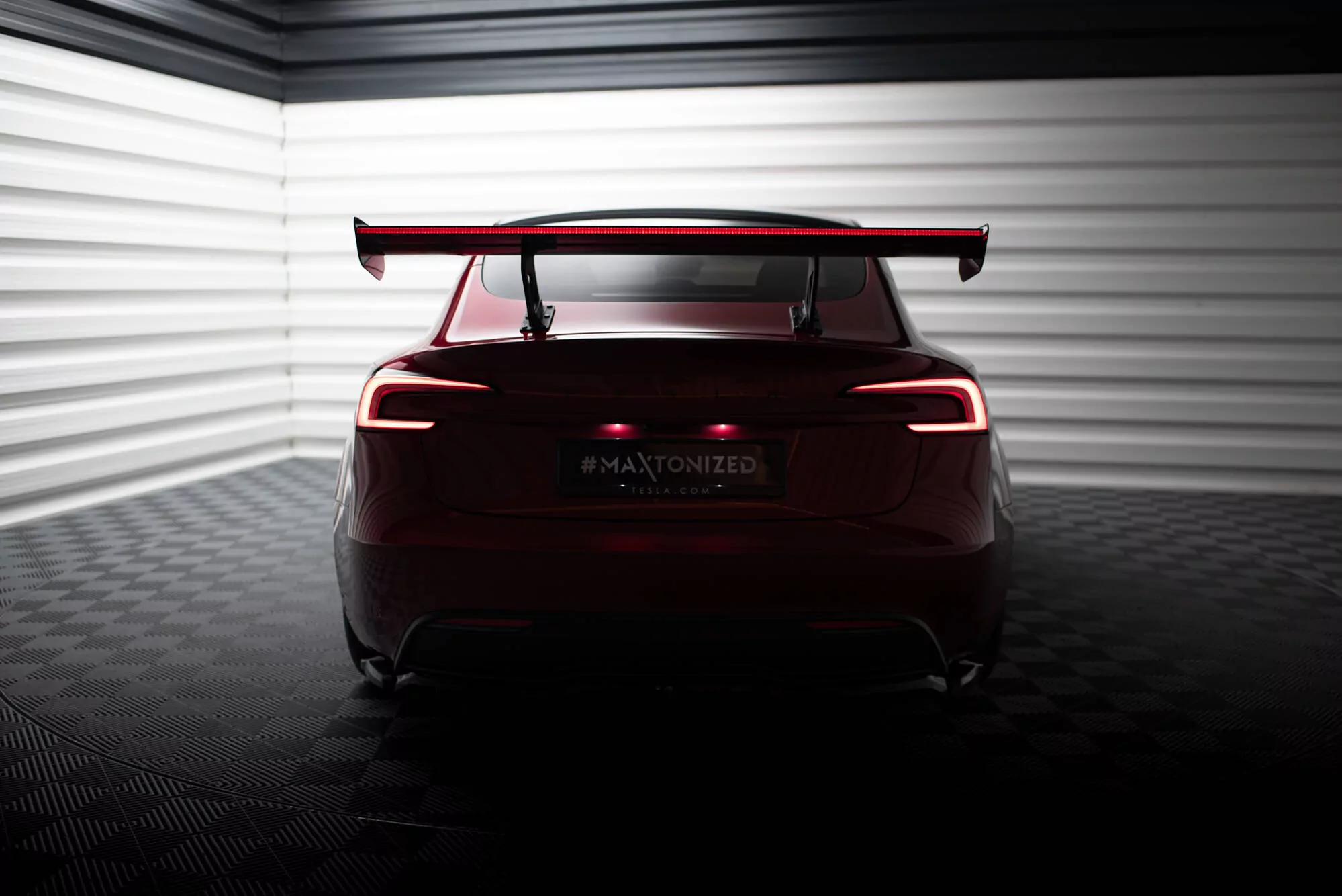 Carbon Spoiler + LED Tesla Model 3