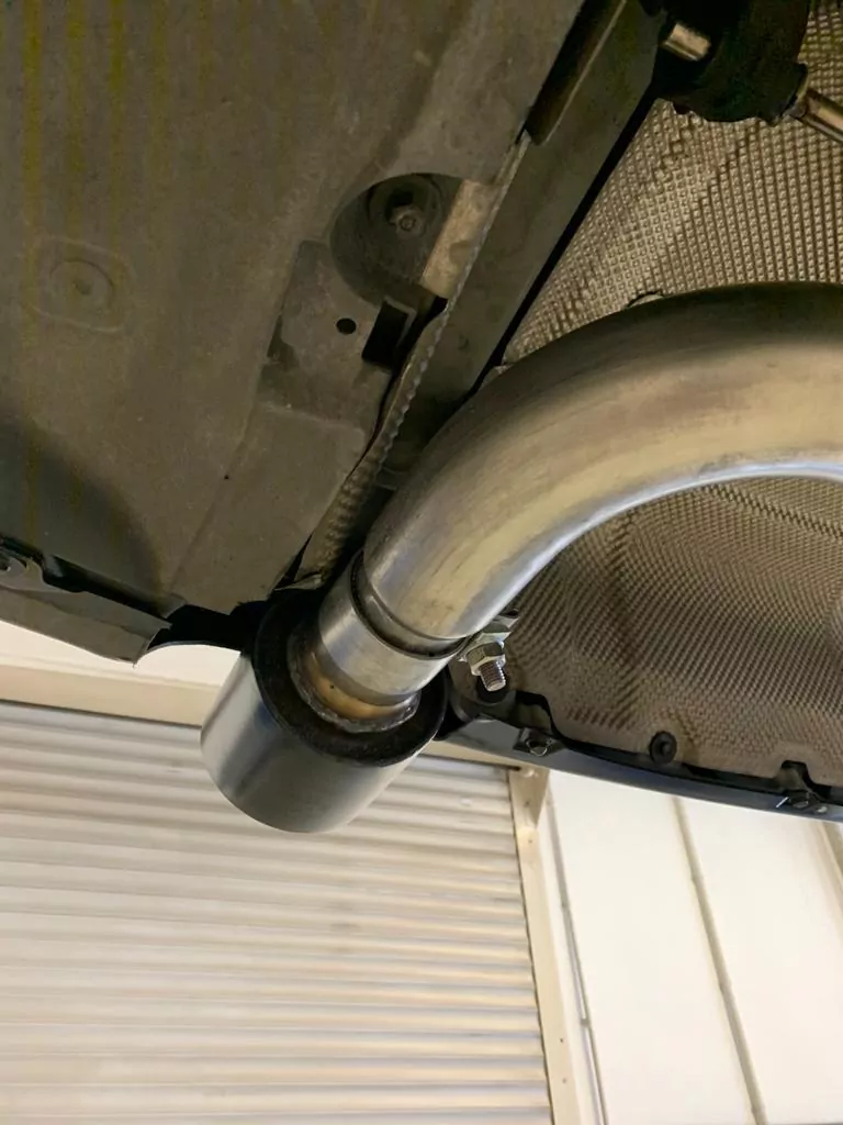 BMW F30/31 - 330i xDrive  Endschalldämpfer quer Ausgang rechts/links - 1x100 Typ 25 rechts/links Schwarz emalliert - mit Abgasklappe im linken Endrohr