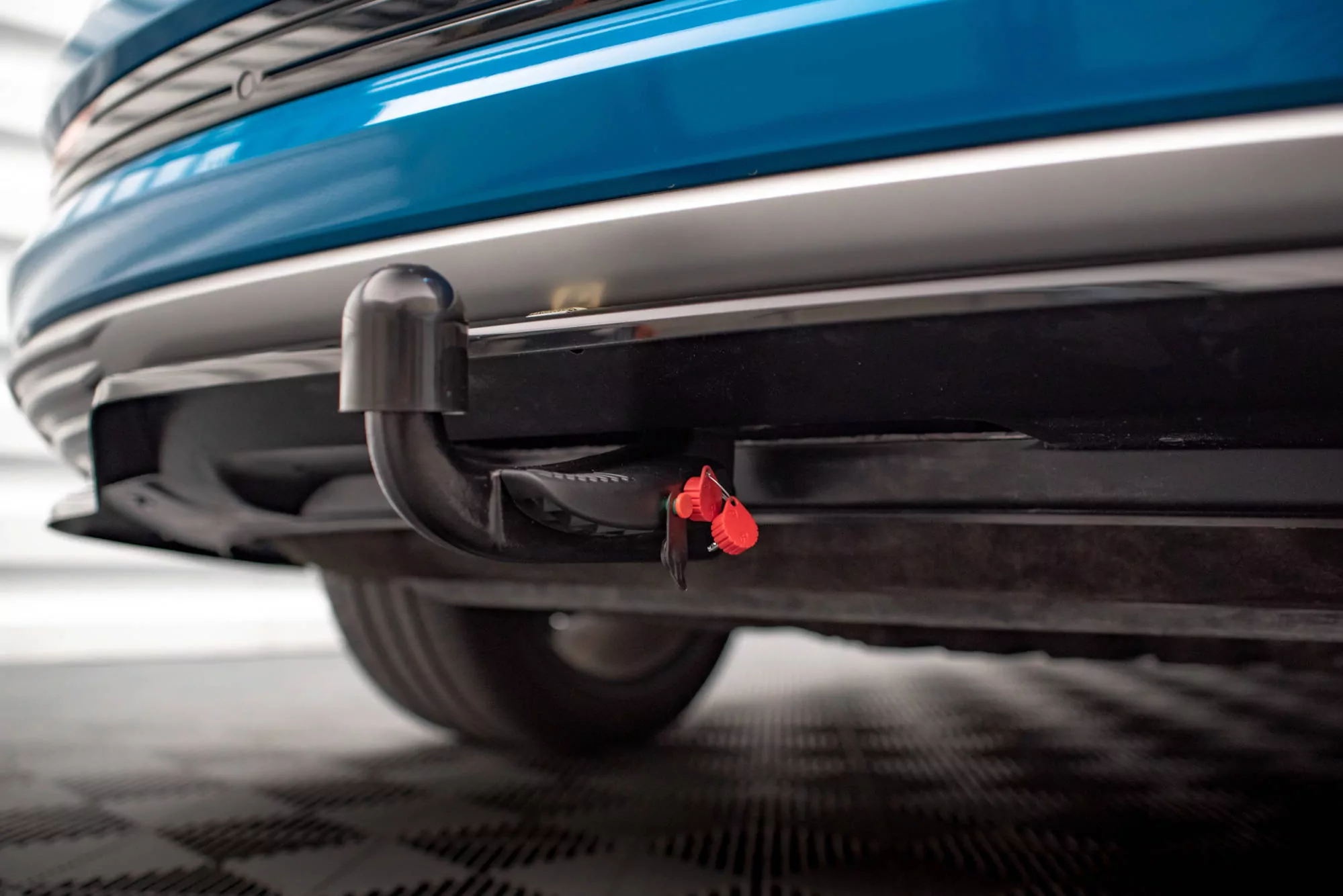 Hinten Splitter (mit Einem Vertikalem Balken) Audi E-tron Schwarz Hochglanz