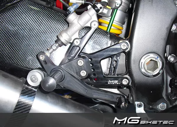 MG Biketec Sportfussrastenanlage / Rastenanlage / Fußrastenanlage mit ABE, gültig in D - A - CH für Yamaha YZF-R6 ab 2006-2007
