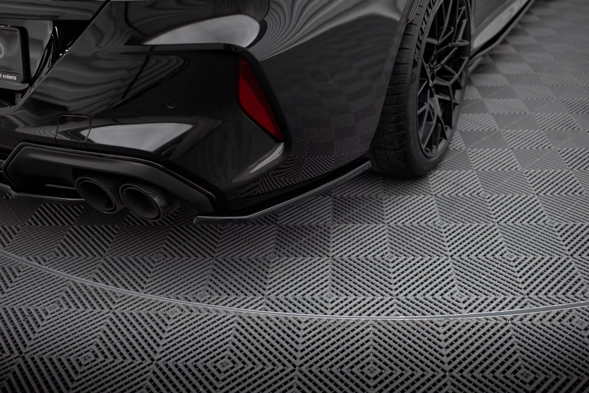 Heck Ansatz Flaps Diffusor V.2 Für BMW M8  Gran Coupe F93 / Coupe F92 Schwarz Hochglanz