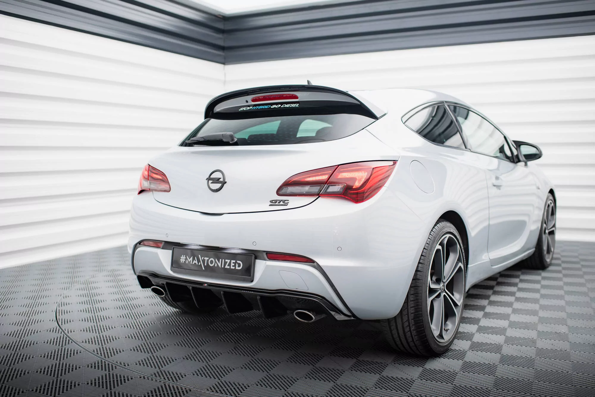 Diffusor Heck Ansatz Für Opel Astra GTC OPC-Line J (Version Mit Einzelauspuff Auf Beiden Seiten) Schwarz Hochglanz