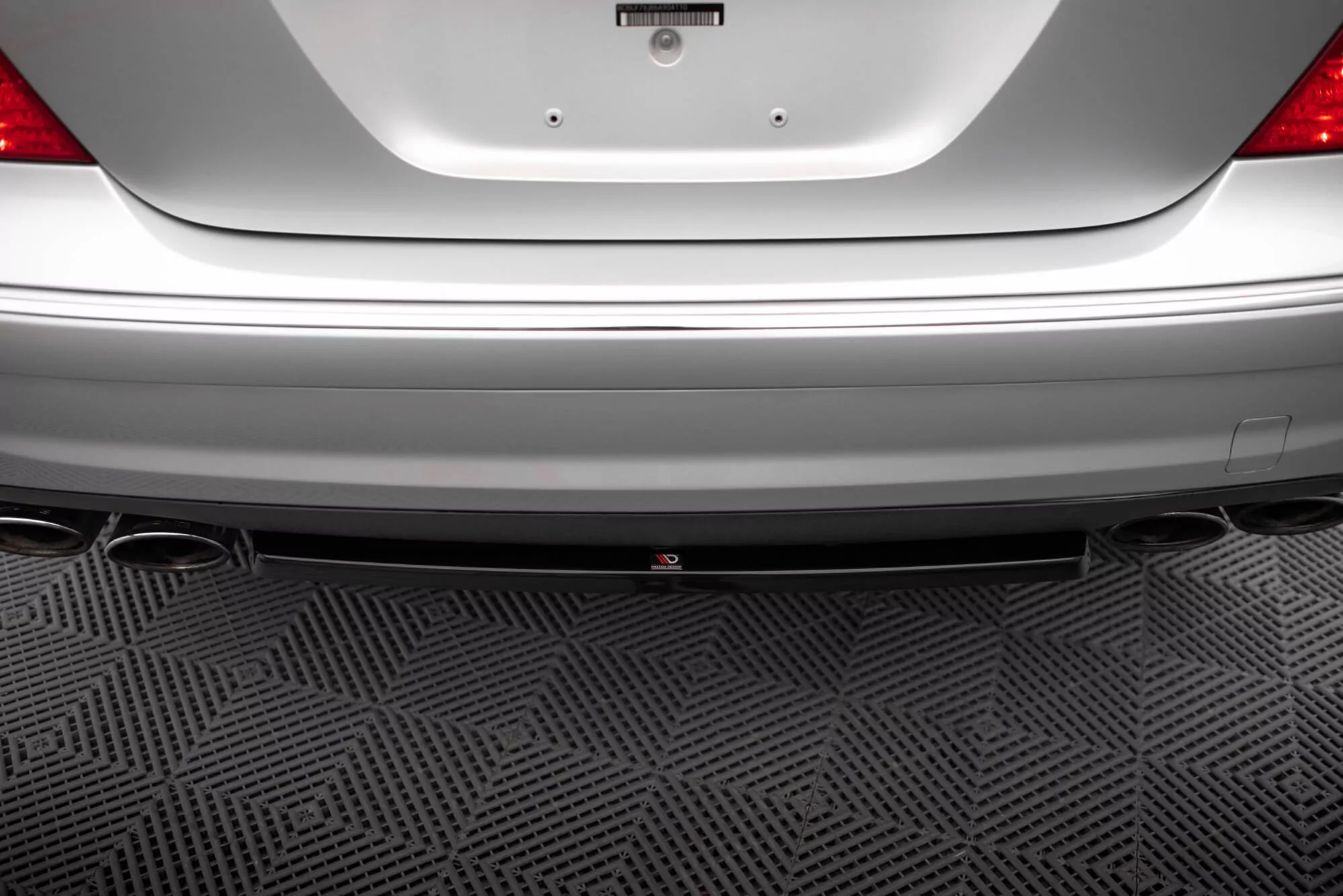 Mittlerer Diffusor Heck Ansatz Für Mercedes-Benz E 55 AMG W211 Schwarz Hochglanz