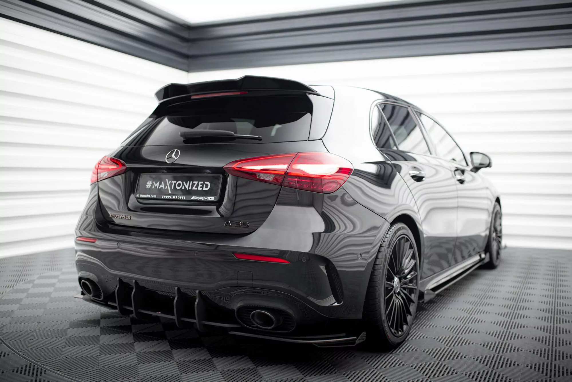 Street Pro Heck Ansatz Flaps Diffusor +Flaps Für Mercedes-AMG A35 Hatchback W177 Schwarz Hochglanz