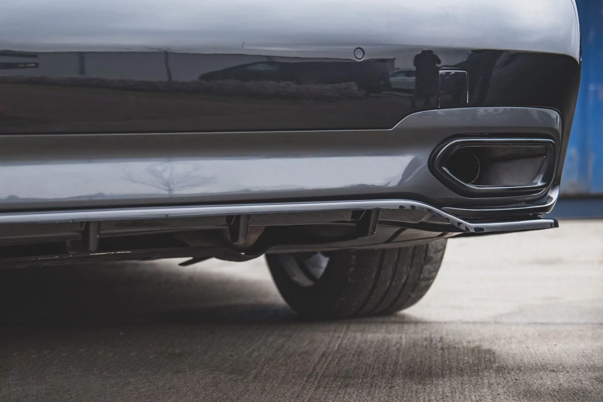 Hinten Splitter (mit Einem Vertikalem Balken) BMW 7 M-Paket G11 /G12 Schwarz Hochglanz