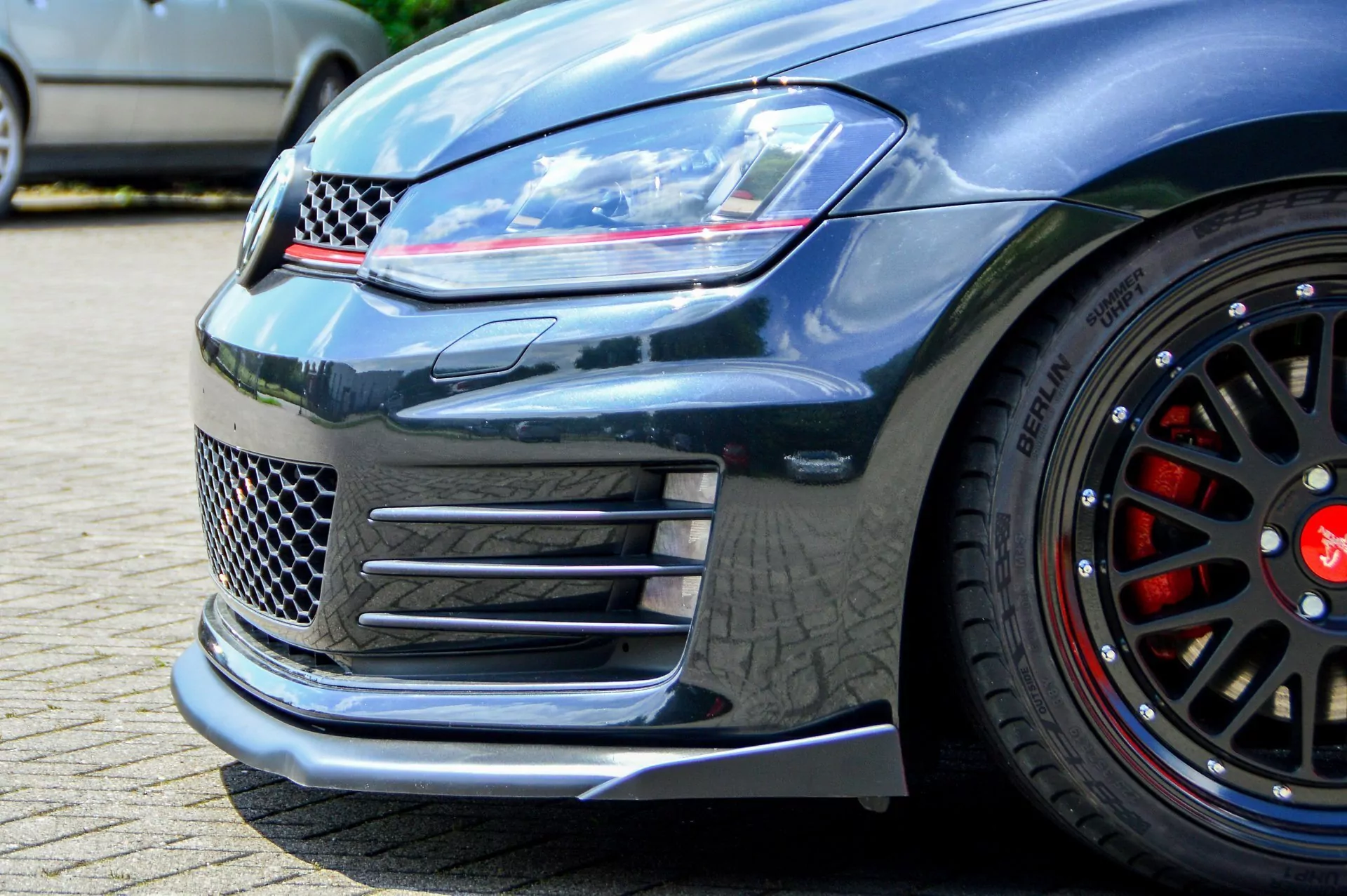 Cup Frontspoilerlippe V2 mit grossem Wing für VW Golf 7 GTI GTD