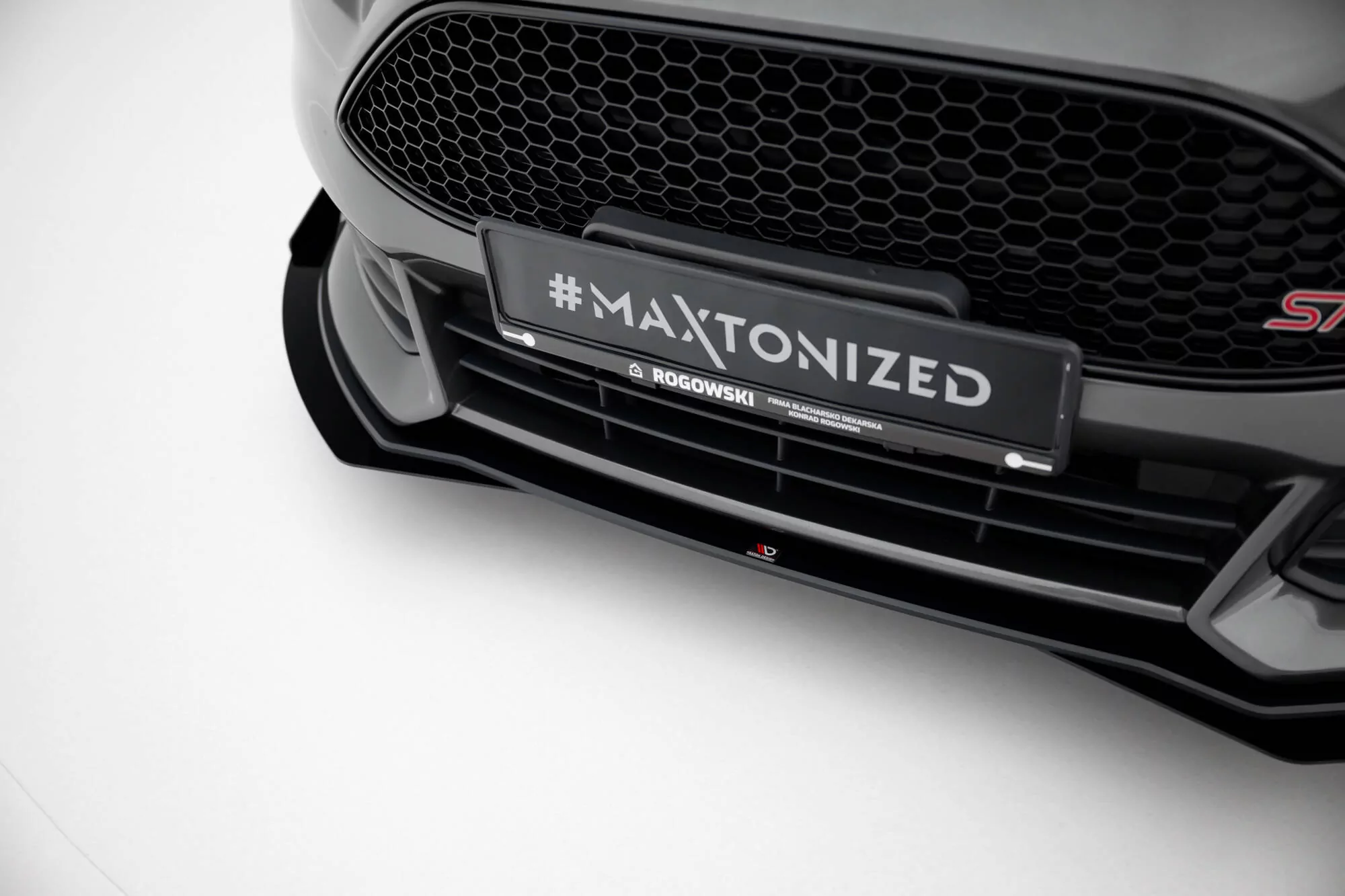Street Pro Front Ansatz Für +Flaps Für + Flaps Ford Focus ST Mk3 Facelift Schwarz Hochglanz