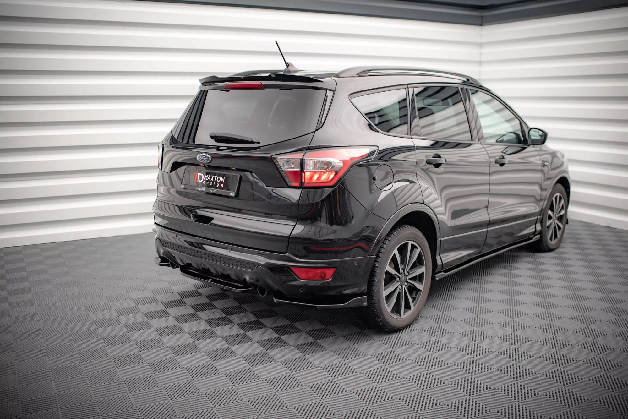 Mittlerer Diffusor Heck Ansatz Für Ford Escape ST-Line Mk3 Schwarz Hochglanz