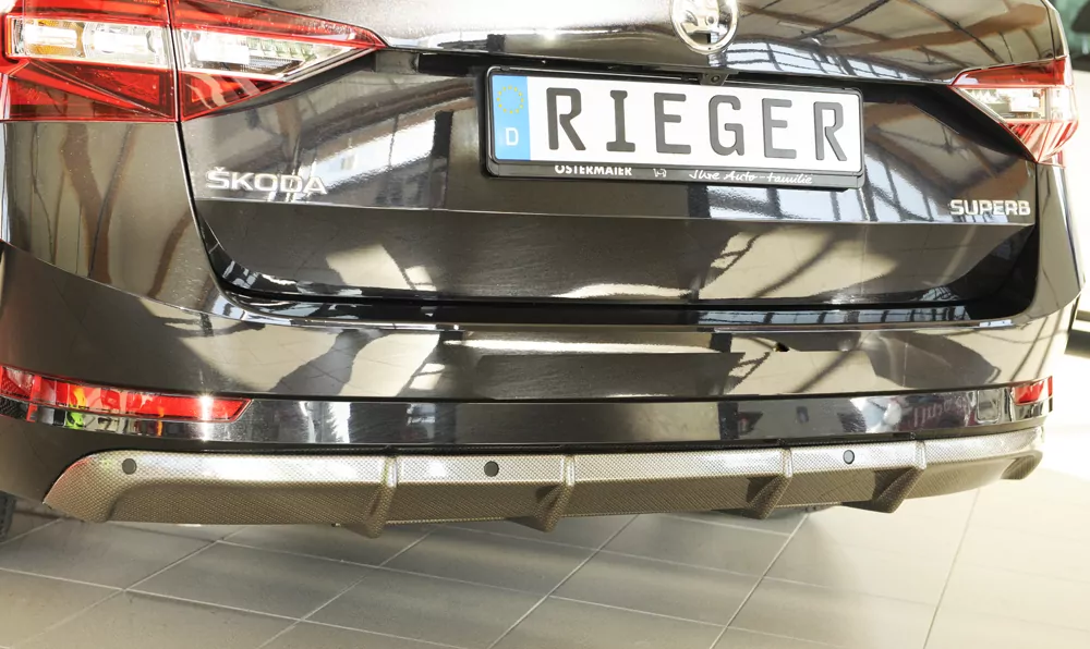 Rieger Heckeinsatz für Skoda Superb III (3T/3V) - Lim. 11.18-07.19 (bis Facelift 2) carbon optik