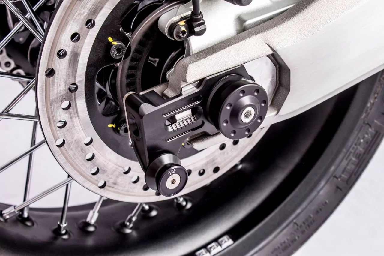 GILLES Achsblock Kettenspanner Ducati Scrambler 800 und Scrambler 1100 schwarz-matt