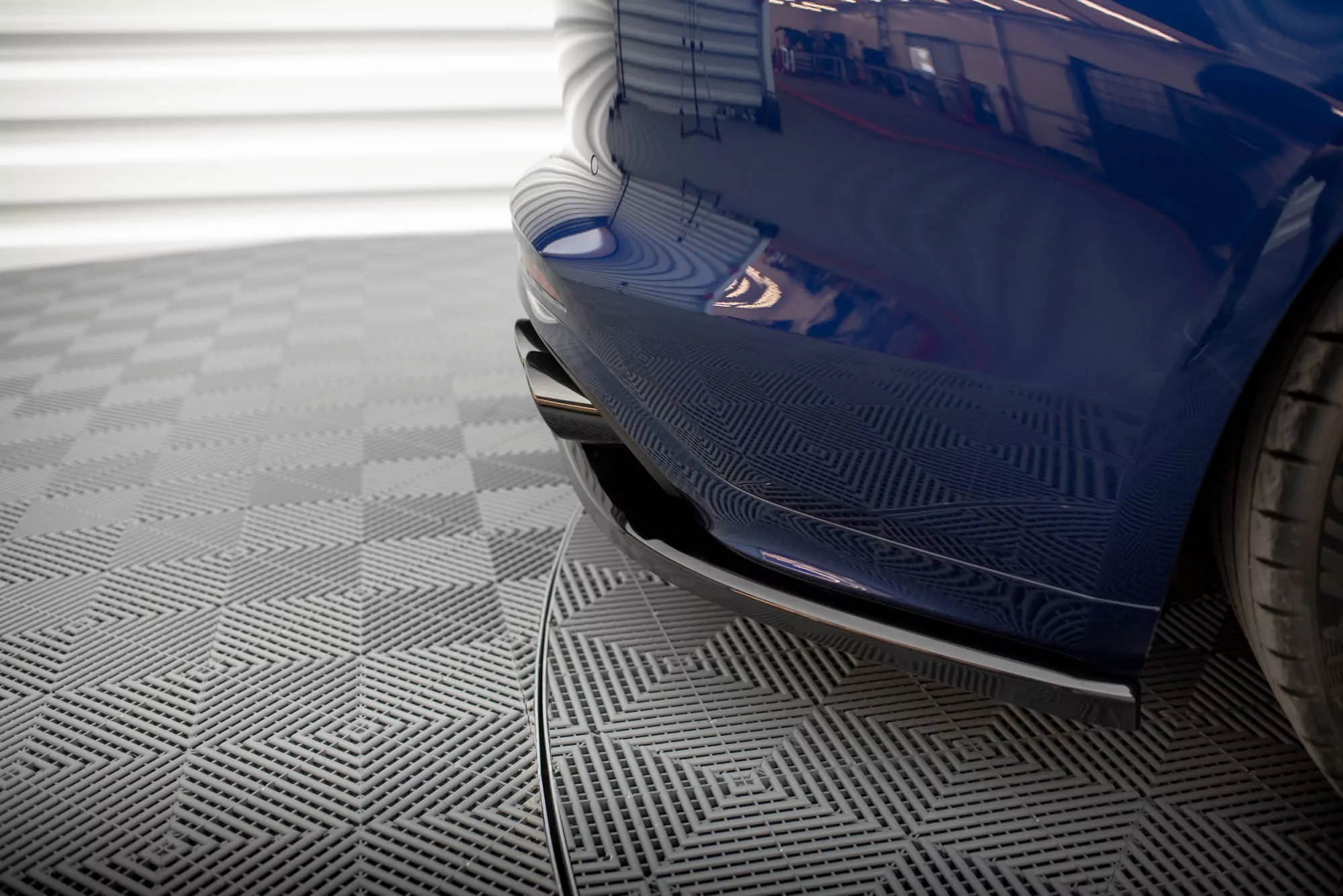 Hinten Splitter (mit Einem Vertikalem Balken) Porsche Panamera E-Hybrid 971 Facelift Schwarz Hochglanz